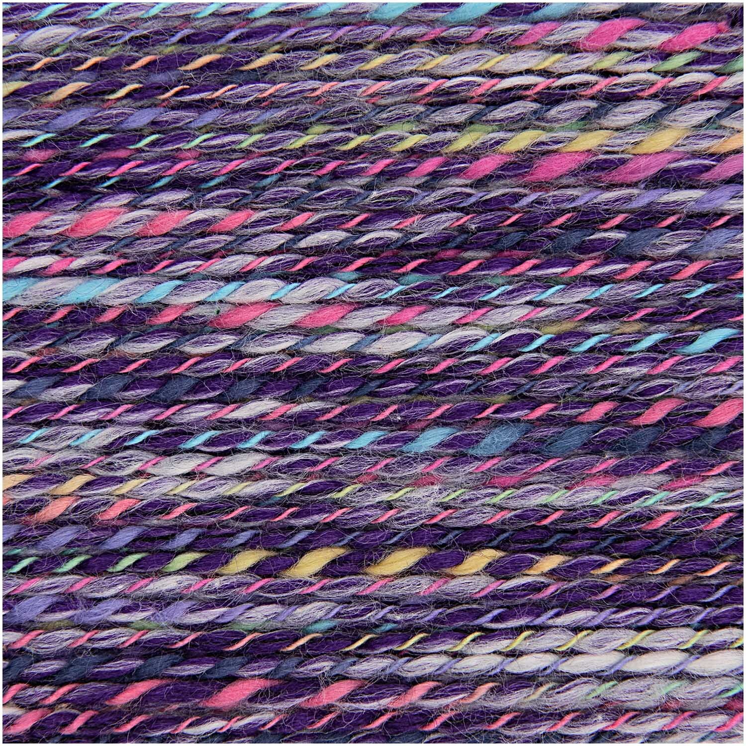 Creative Lazy Hazy Summer Cotton dk von Rico Design: Bunte, mehrfarbige Garnstränge in Lila-Tönen. Ideal für kreative Strickprojekte.