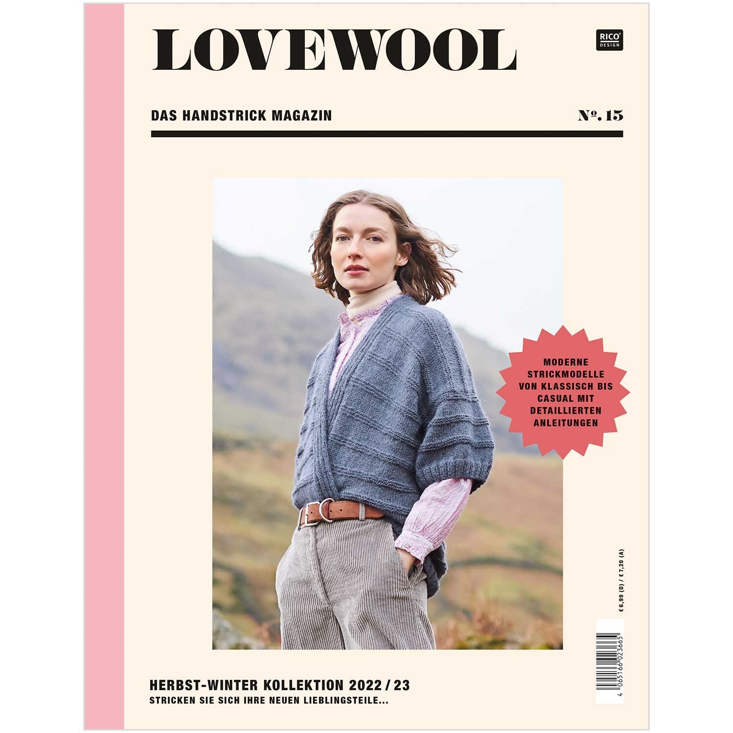 Lovewool Nr.15 Handstrickmagazin zeigt eine Frau in blauer Strickjacke vor herbstlicher Landschaft.