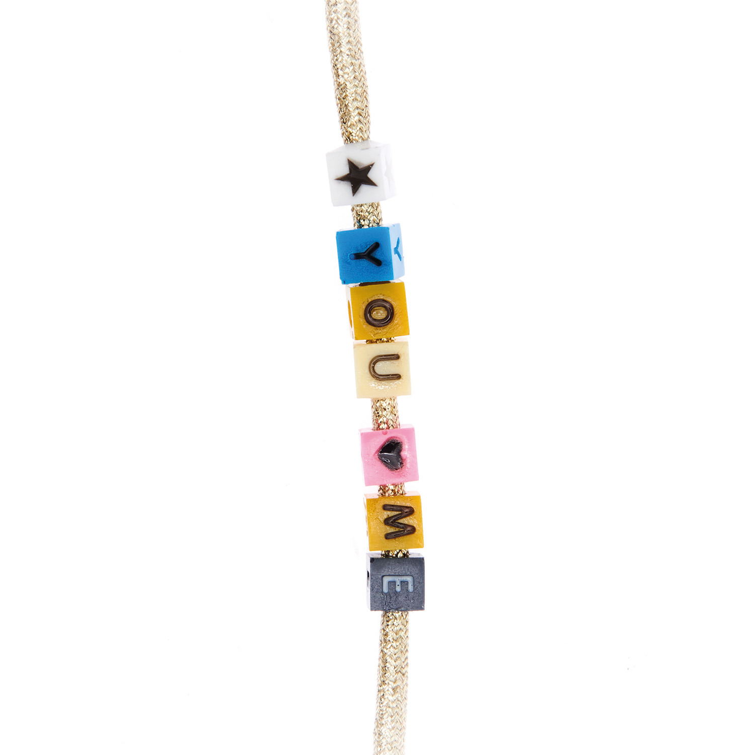 UV Resin Soft: Bunte Buchstabenperlen auf einem Band, ideal für kreative Schmuckprojekte.