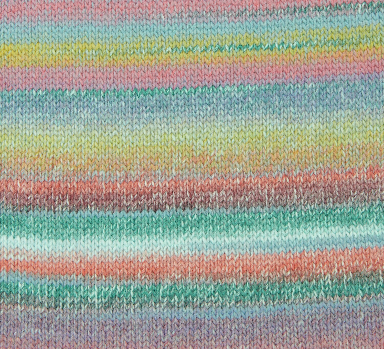 Creative Melange chunky: Buntes Strickgarn von Rico Design in Pastelltönen, ideal für leichte Projekte.