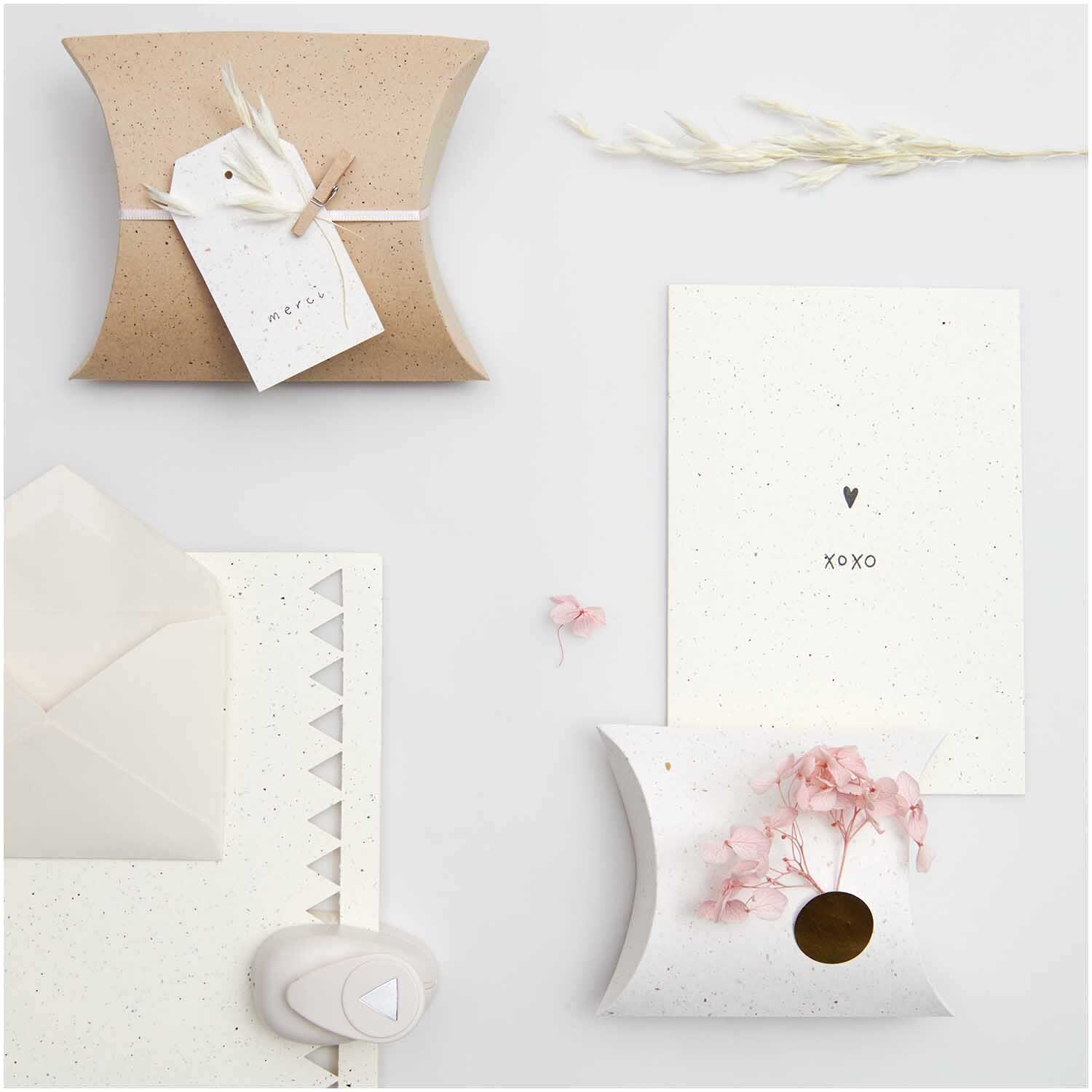 Paper Poetry Kartenset offwhite C7/A7, 20-teilig, mit Umschlägen und dekorativen Elementen.