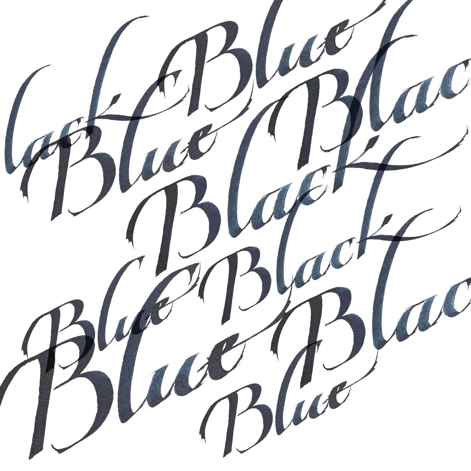 Kalligraphietusche 30ml in Blauschwarz von Winsor & Newton, kunstvoll geschwungene Schriftzüge.