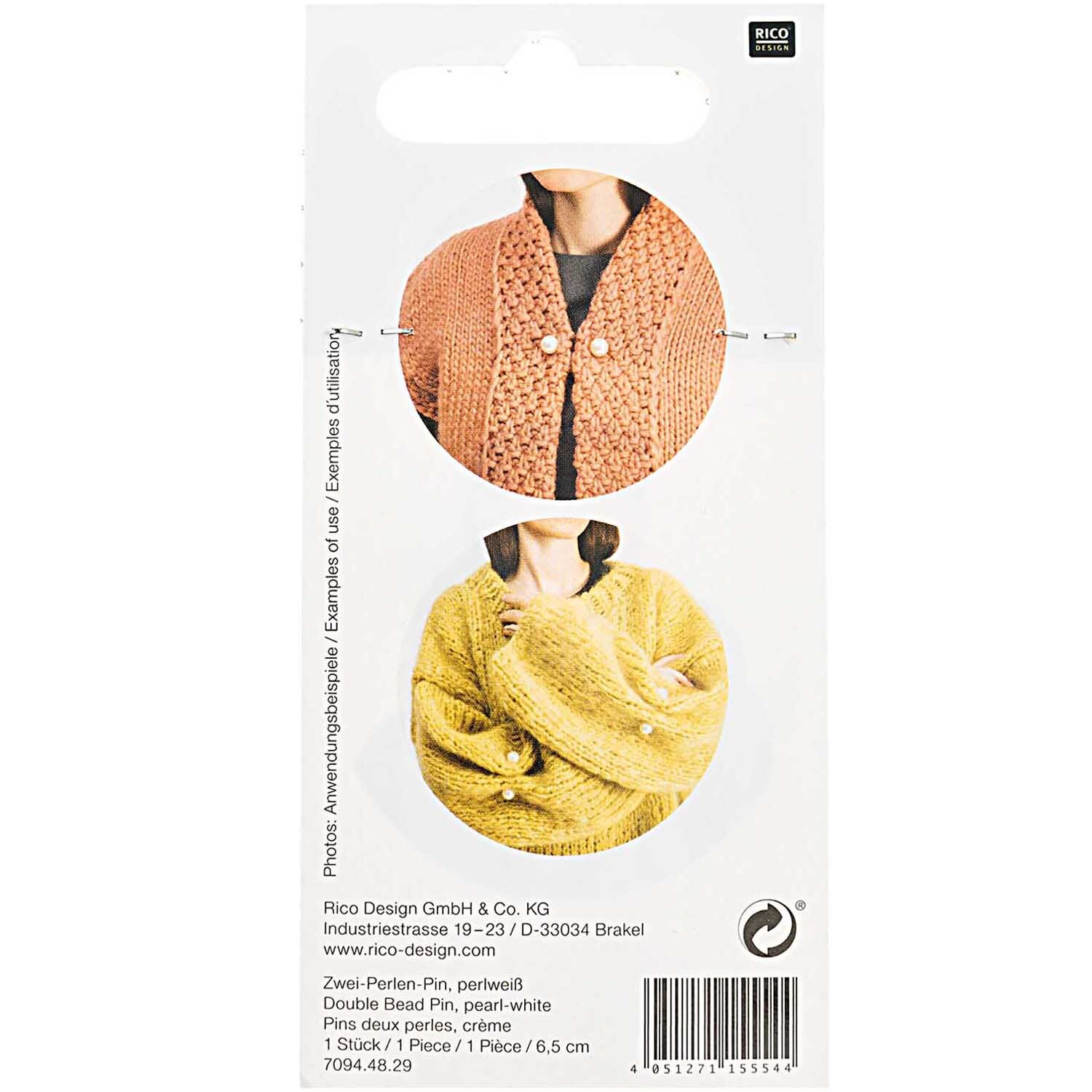 Zwei-Perlen-Pin von Rico Design in Perlweiß, präsentiert an gestrickten Kleidungsstücken.