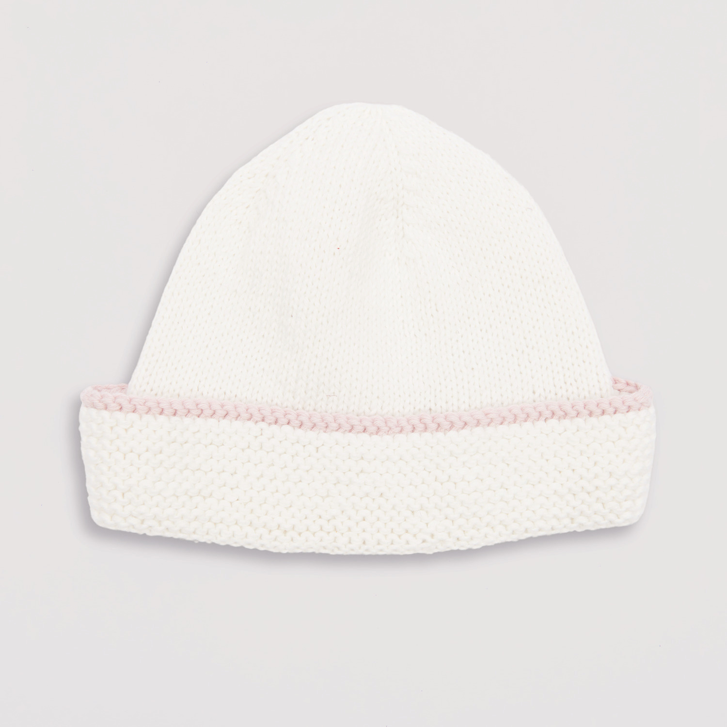 Baby Organic Cotton Mütze aus weichem Strick in Rosa und Weiß, ideal für Neugeborene. Perfekt für empfindliche Haut.