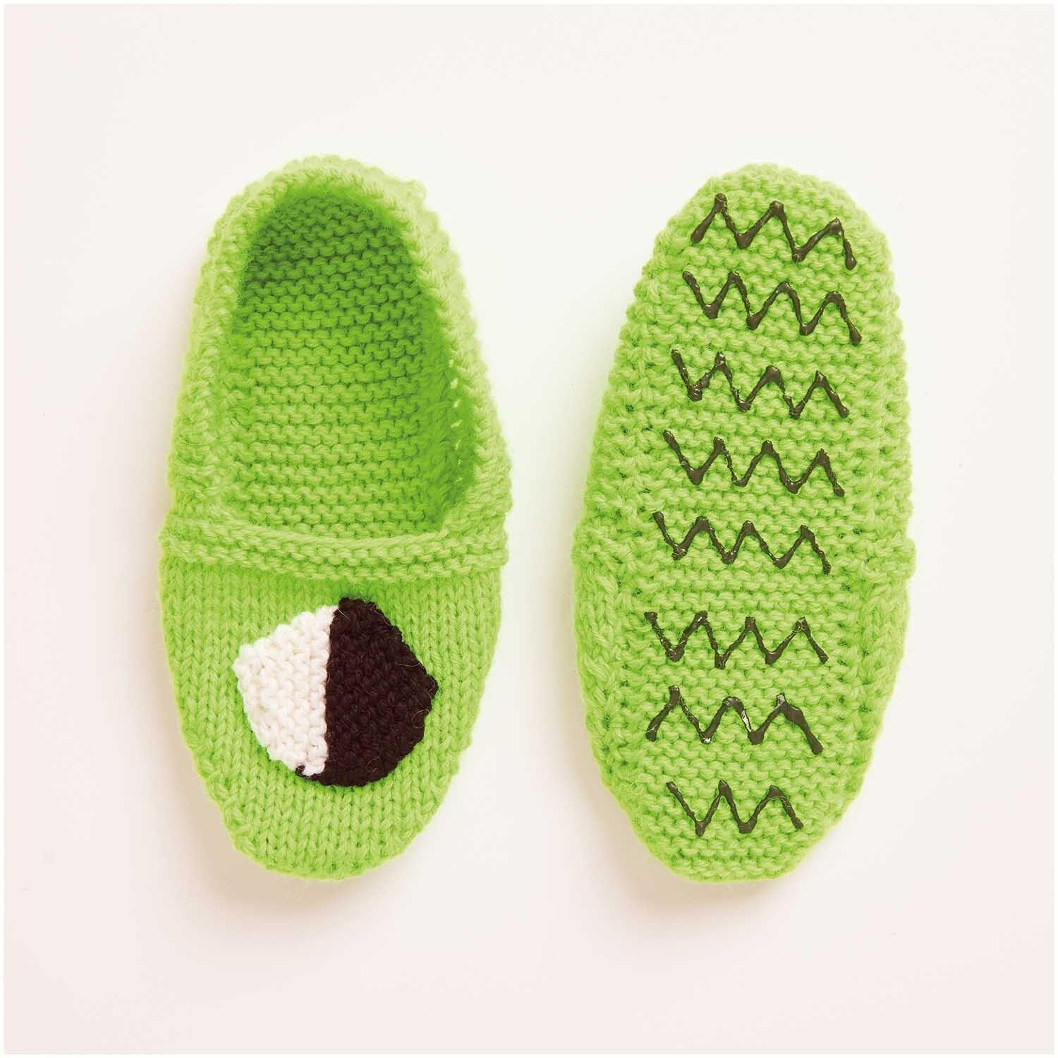 Socks Neon 4-fädig: Handgestrickte grüne Hausschuhe mit Muster, ideal für gemütliche Stunden.