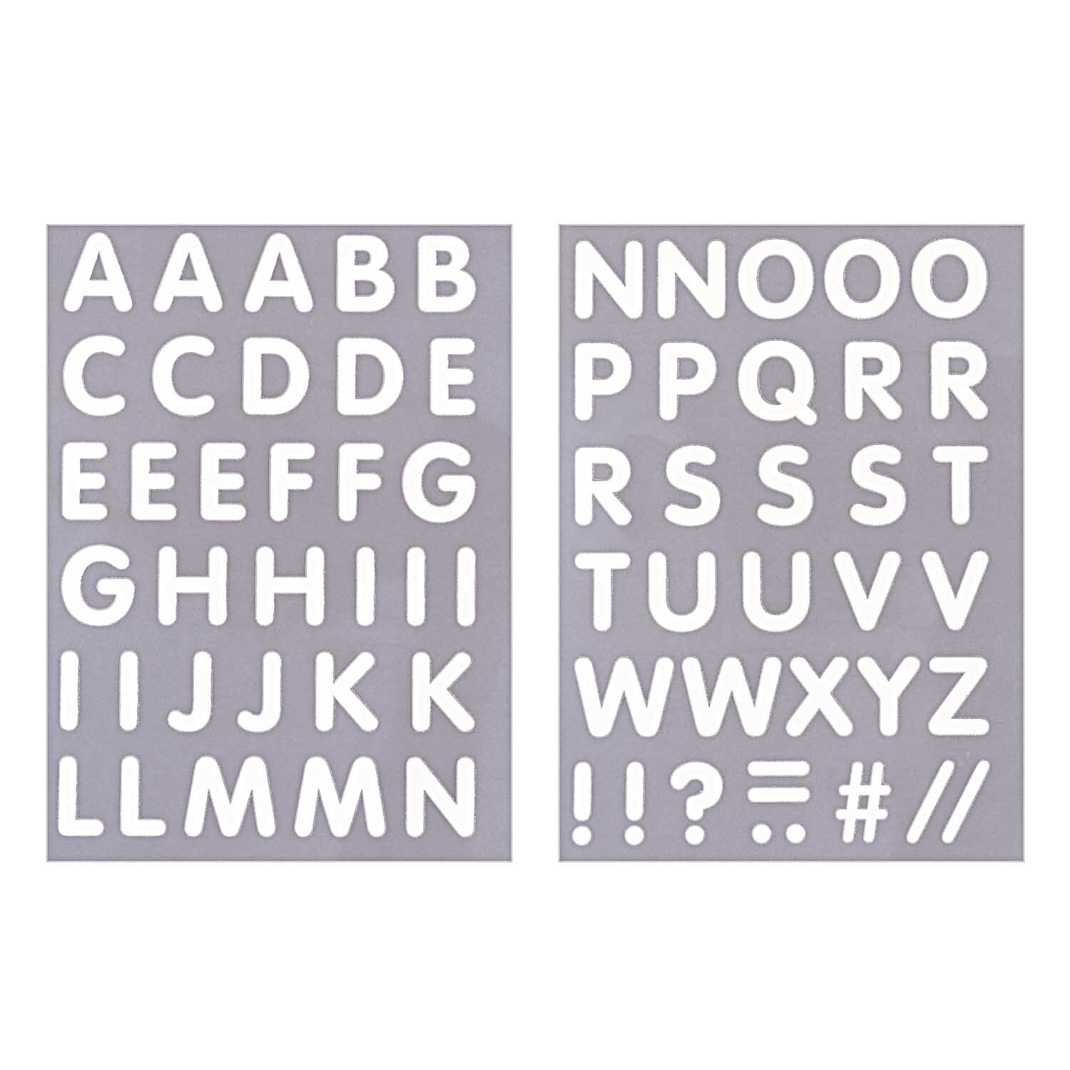 Bügelmotive Buchstaben A-Z nachtleuchtend von Rico Design. Zwei Bögen mit weißen Buchstaben und Symbolen auf grauem Hintergrund.