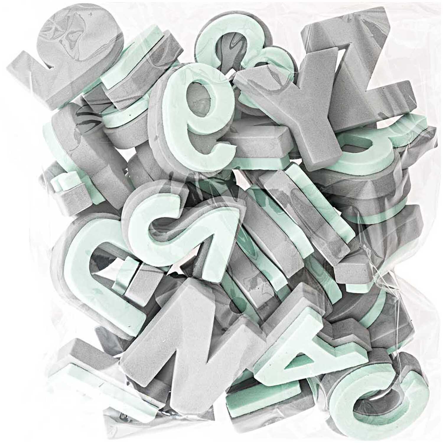 Moosgummistempel Set Alphabet 2: 37-teiliges Set von Rico Design mit grauen und mintfarbenen Buchstabenstempeln in einer durchsichtigen Verpackung.