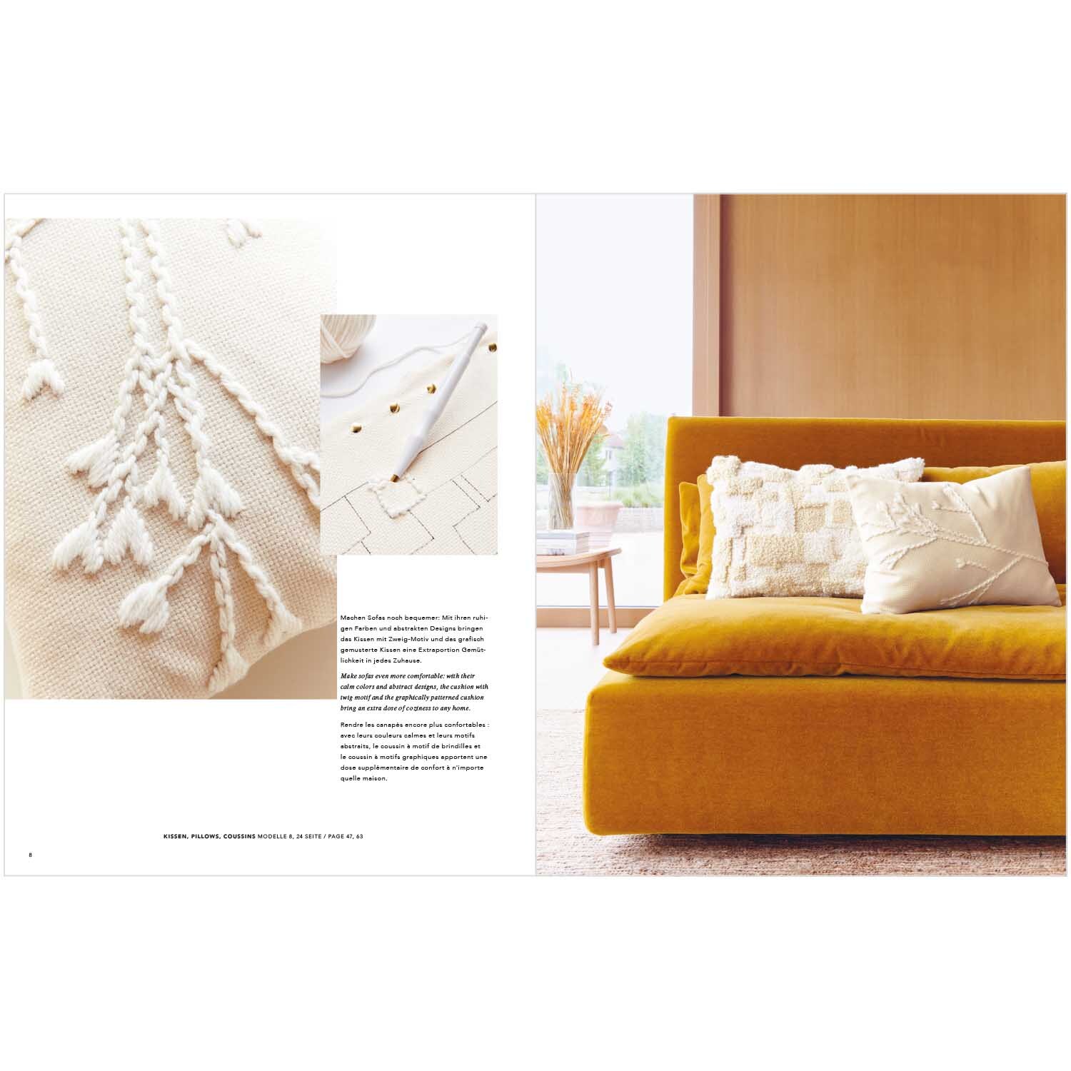 Stickbuch Punch Needle Nr. 4 Transformation zeigt ein gemütliches Wohnzimmer mit gelbem Sofa und dekorativen Kissen.