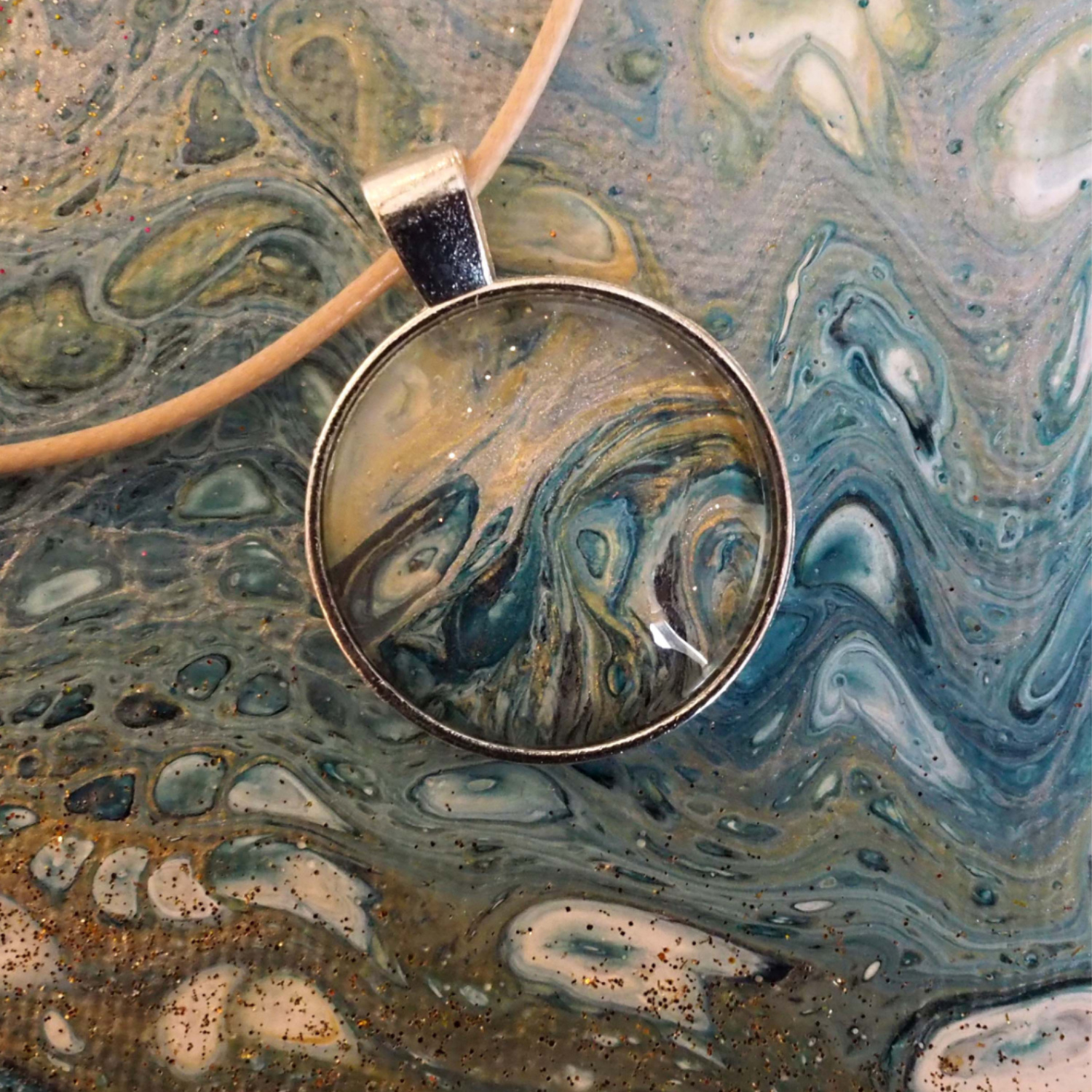 Anleitung DIY Pouring Schmuck von idee. Creativmarkt 