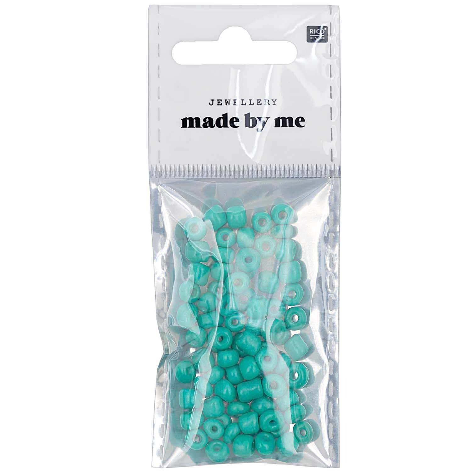Keramik-Perlen natur 5mm 12g in einer transparenten Verpackung, türkis, von Rico Design. Ideal für Schmuckherstellung.
