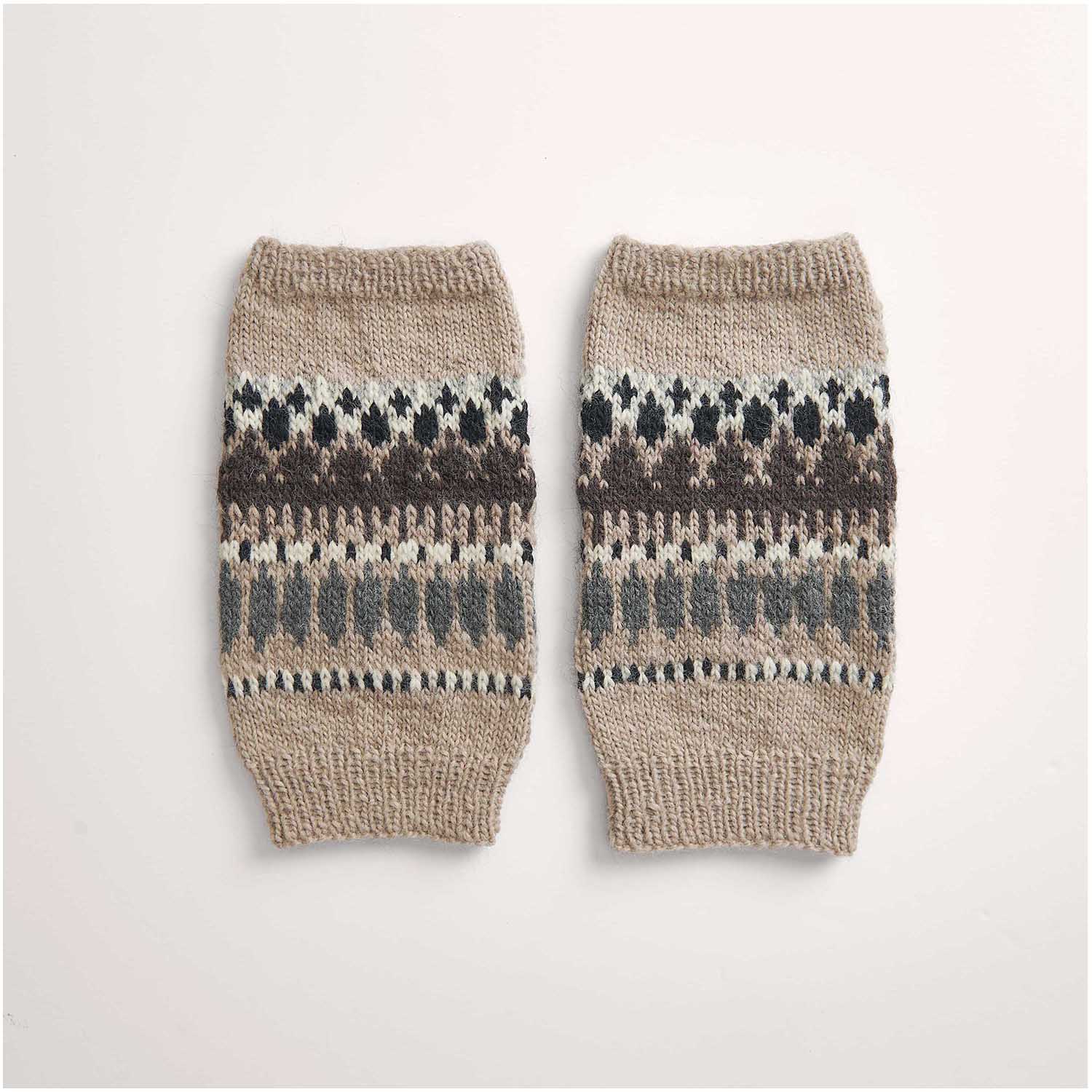 Gestrickte Stulpen: Modell 05 aus dem Heft Luxury Knits Winter Special