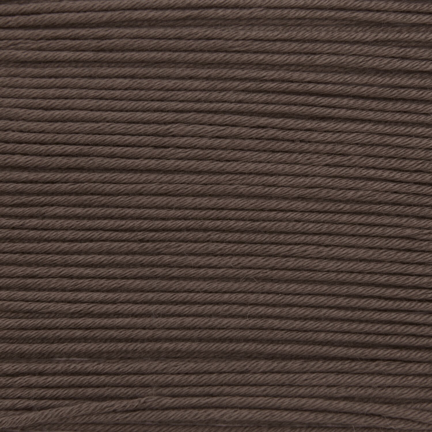 Wickelkarte des Garns Essentials Cotton dk in der Farbe 113 Braun.