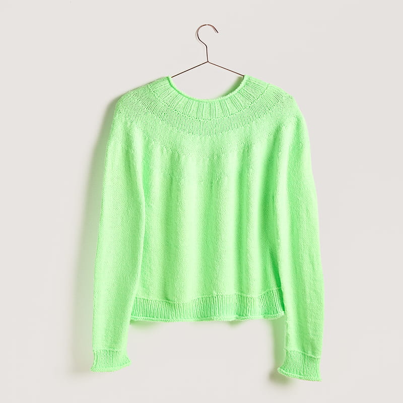 Gestrickter Pullover in Neongrün: Modell 03b aus dem Heft Vegan Cashmere