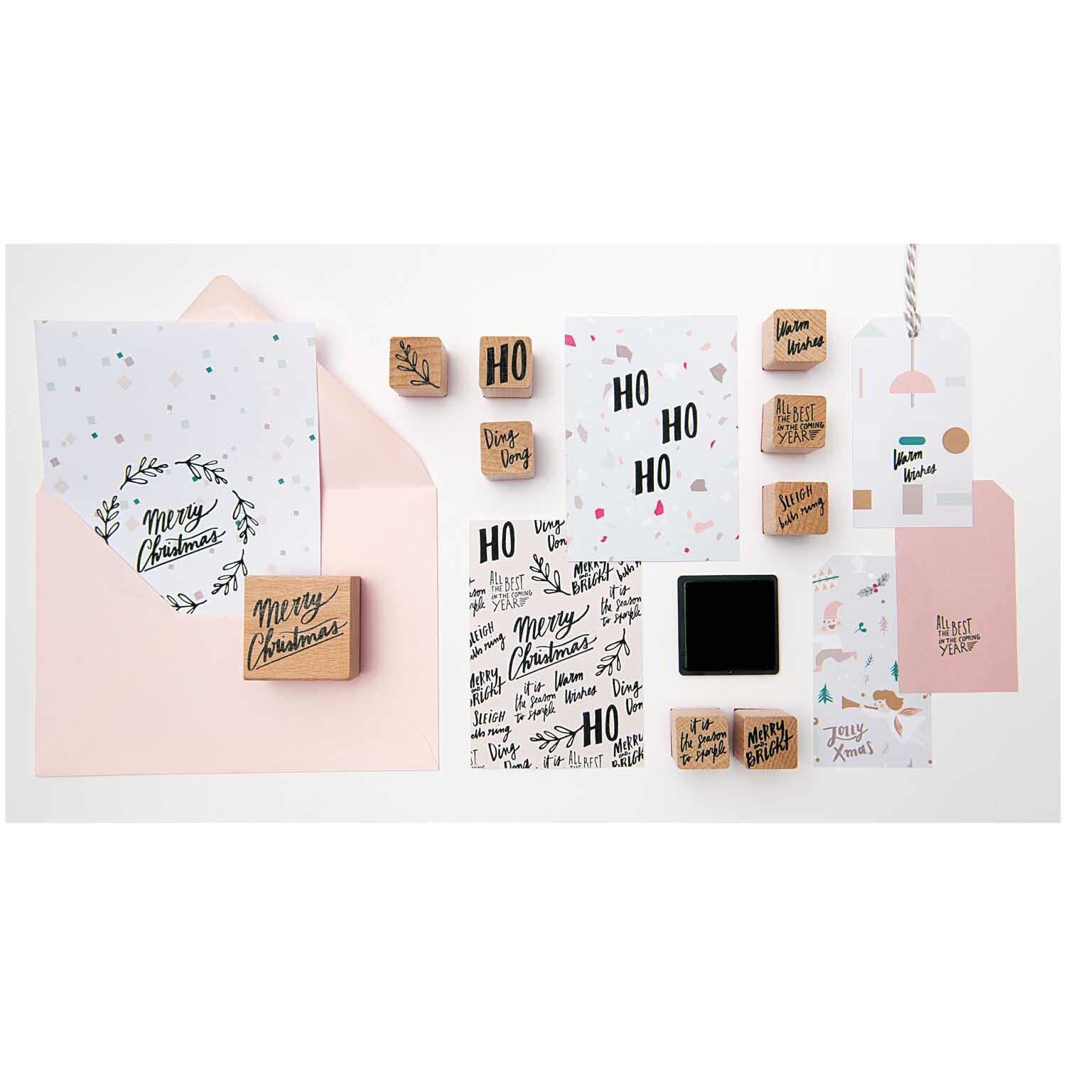 Paper Poetry Stempelset Jolly Christmas Schrift, 10-teilig. Verschiedene Stempel und Karten in Pastelltönen für kreative Weihnachtsprojekte.