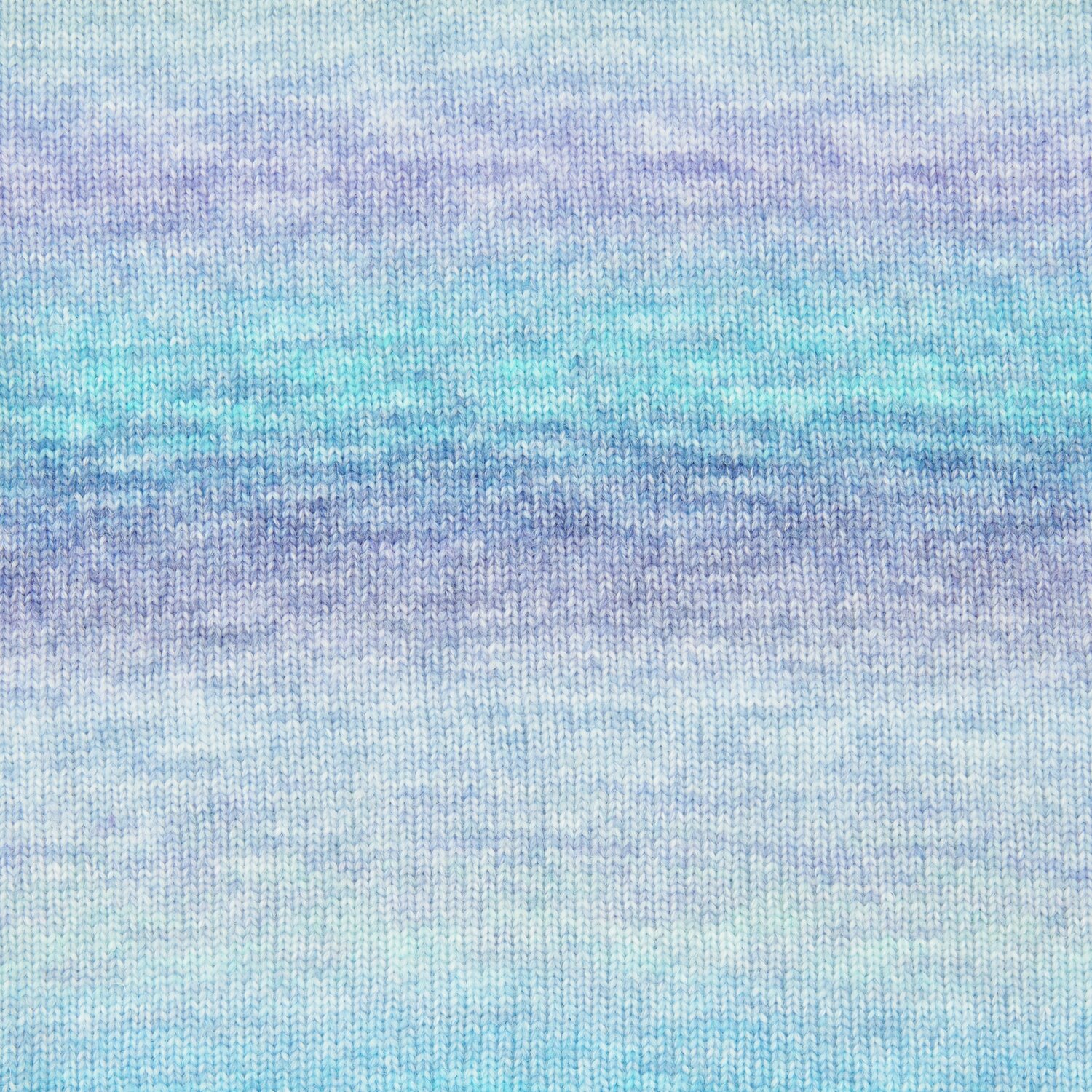 Creative Painted Power, Rico Design: Weiches Garn in sanften Blau- und Lilatönen, ideal für Strickprojekte.