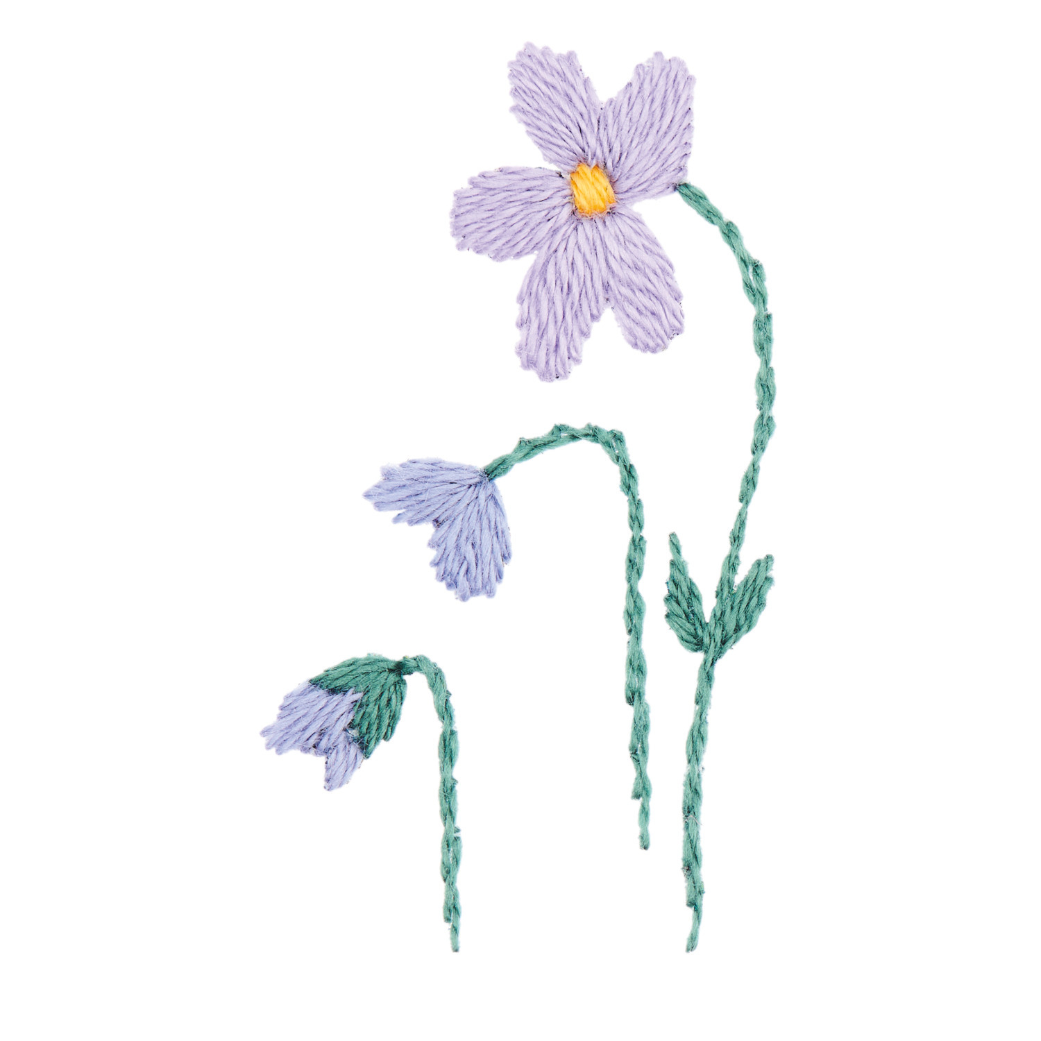 Stick and Stitch Blümchen von Rico Design: Gestickte Blumen in Lila auf schwarzem Hintergrund.