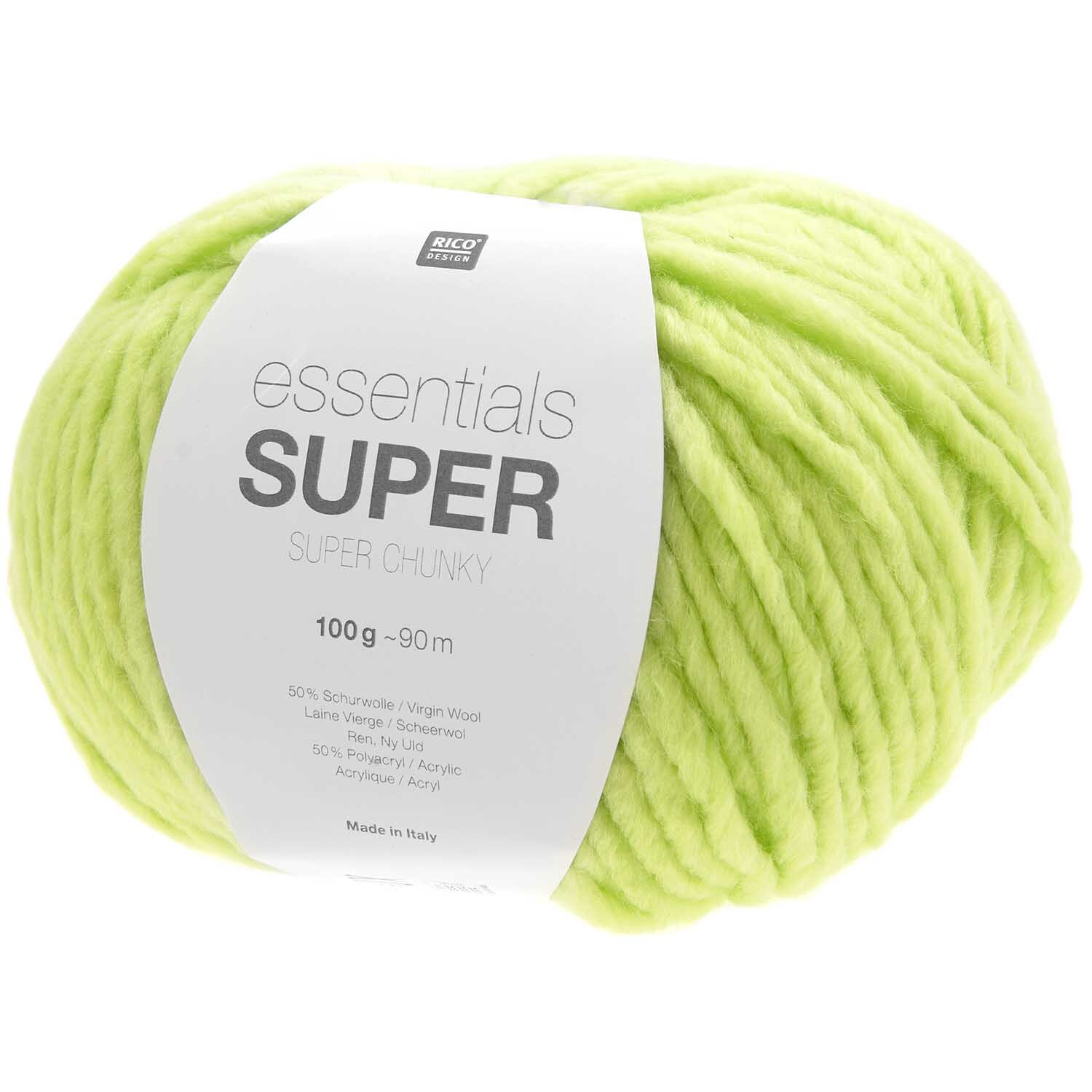 Essentials Super super chunky Wolle in Neon-Gelb von Rico Design, ideal für Strickprojekte.