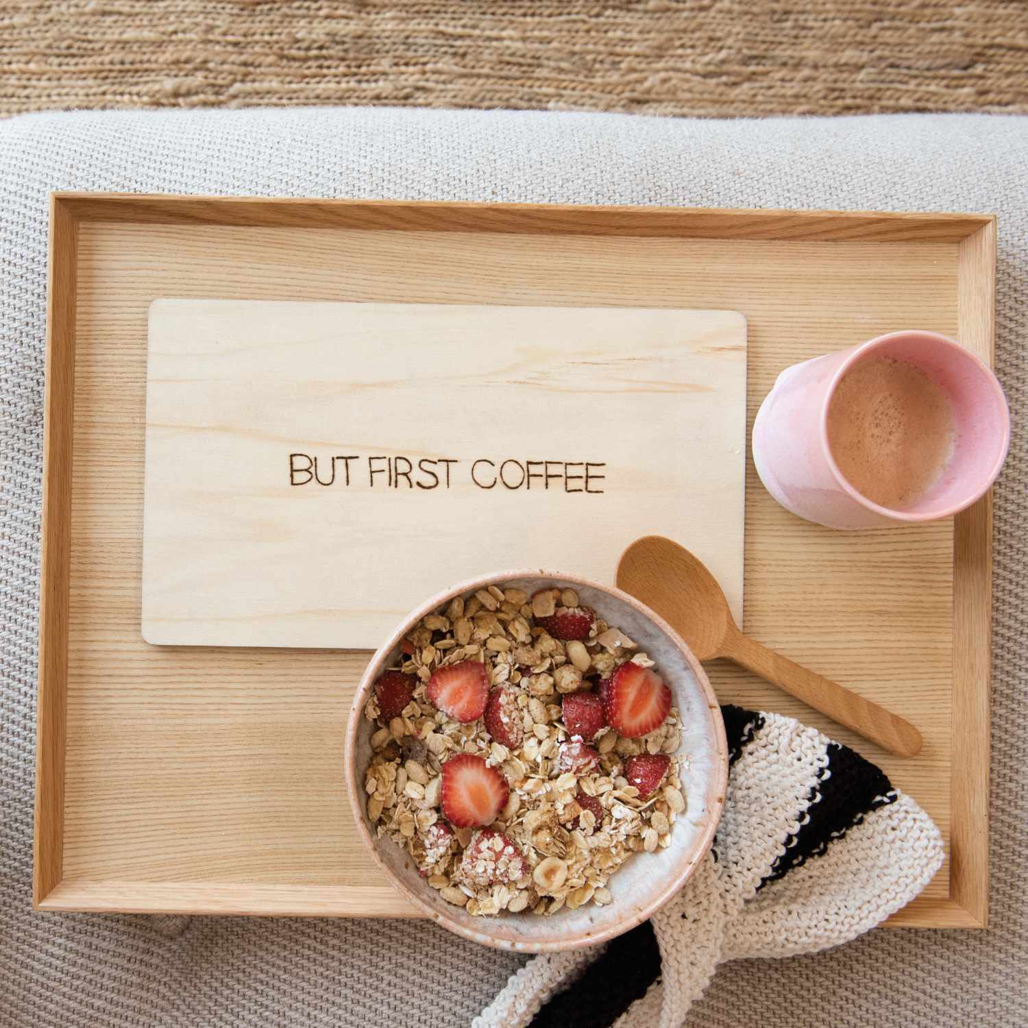 Frühstücksbrettchen aus Holz 25x15cm von Rico Design