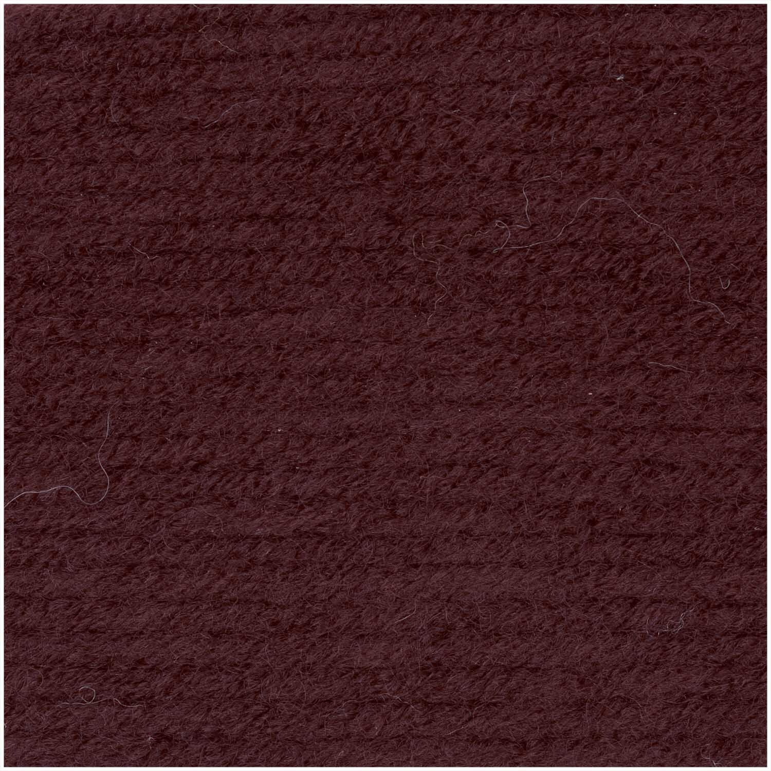 Classik Wolle in Amethyst von Wolle Rödel, 50g 90m. Nahaufnahme der weichen, strukturierten Oberfläche.
