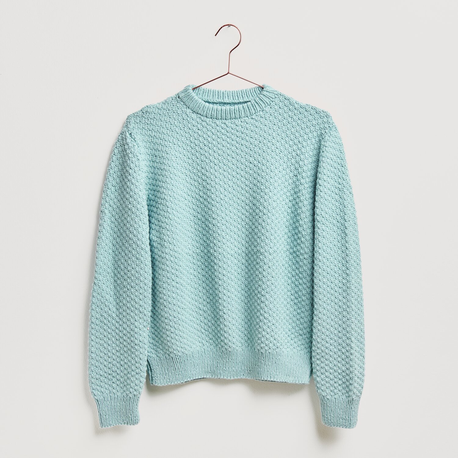 Strickset Pullover Modell 12 aus Made by Me No. 20 in Aquamarin, gestrickt aus Essentials Organic Cotton aran.