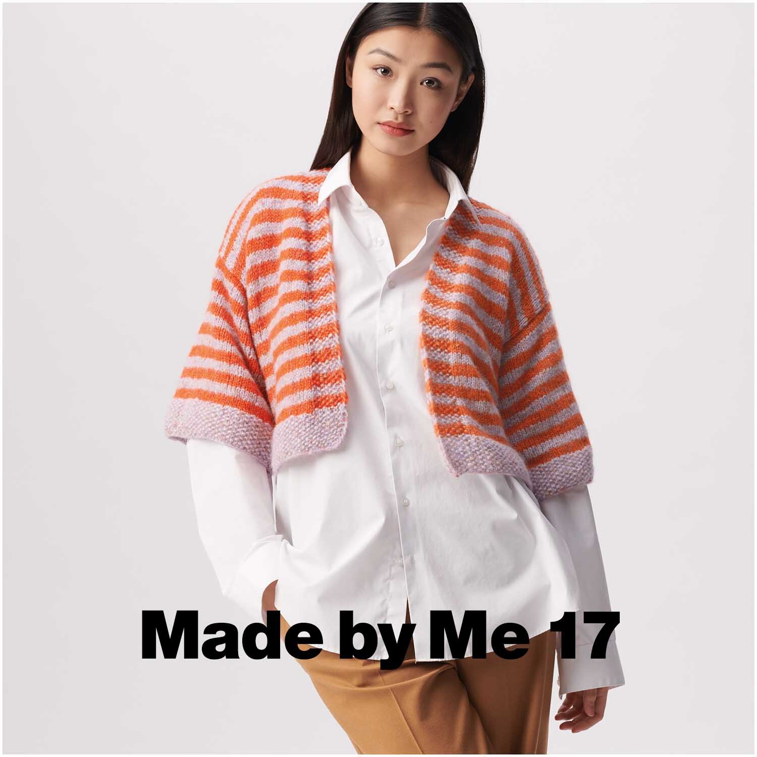 Fashion Alpaca Sparks Joy: Frau trägt gestreiften, orangefarbenen Rico Design Pullover, 50g 120m.
