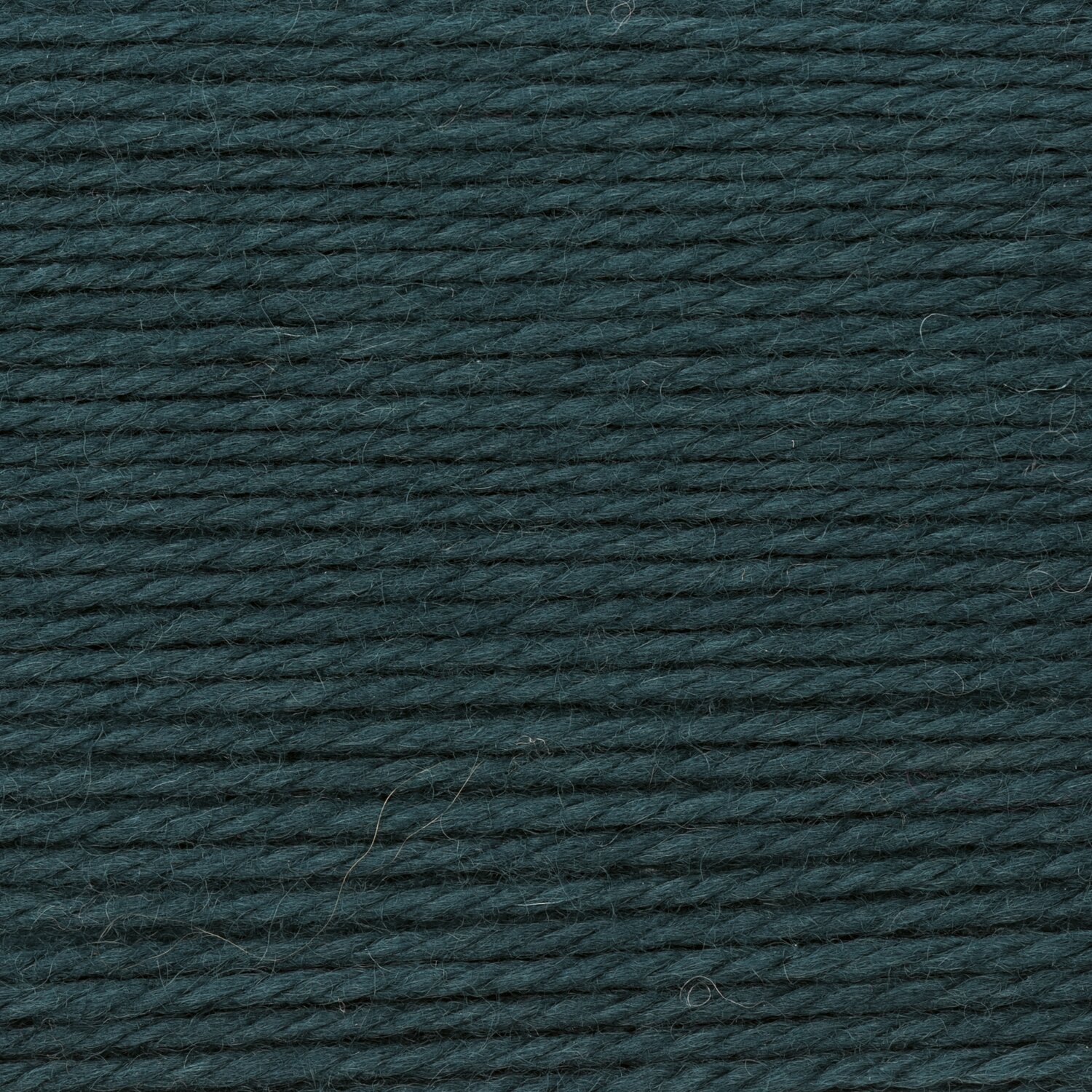 Wickelkarte des Garns Essentials Soft Merino aran in der Farbe 046 Dunkelpetrol.