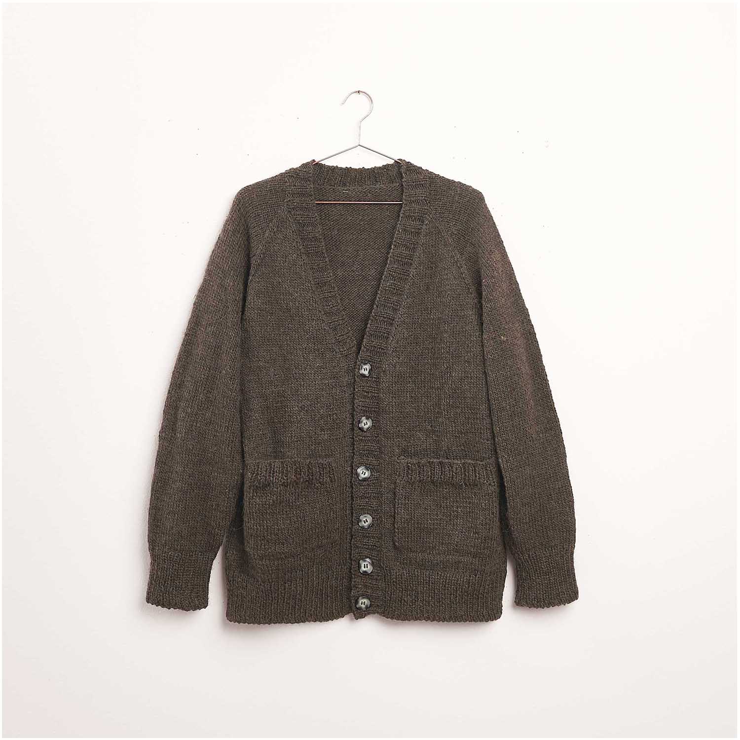 Gestrickter Cardigan: Modell 07 aus dem Heft Luxury Knits Winter Special