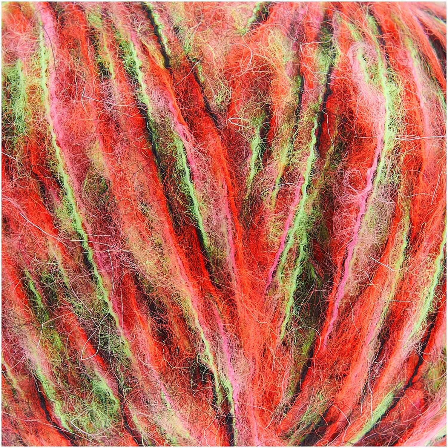 Fashion Fabulous 4 aran: Bunte Wolle in leuchtenden Rot- und Grüntönen, ideal für kreative Strickprojekte.