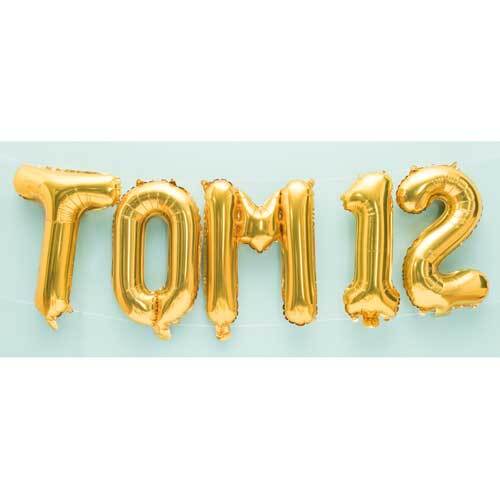 Folienballon Zahl gold 36cm von Rico Design: Goldene Buchstaben und Zahlen auf hellblauem Hintergrund.