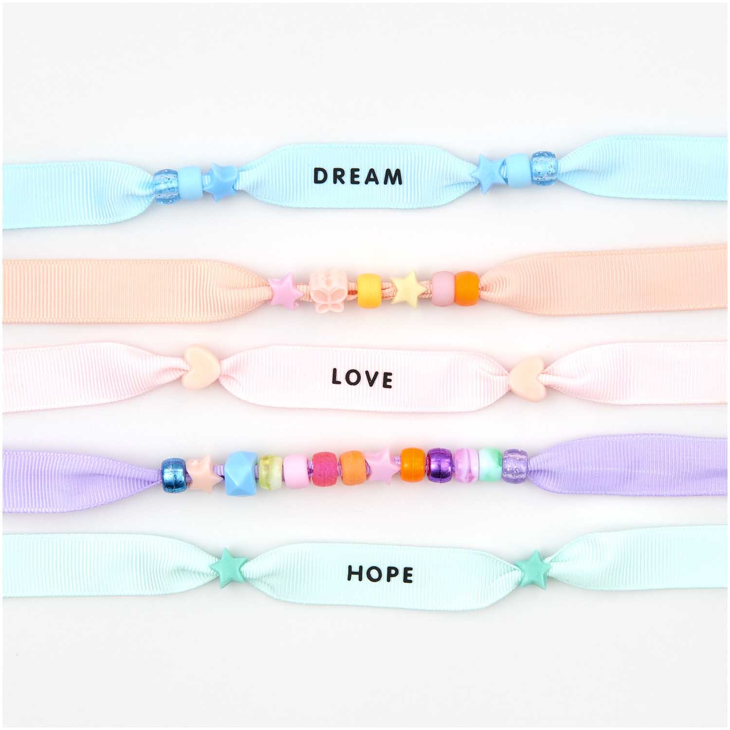 Itoshii - Ponii Beads Ripsband Armbänder in Pastellfarben mit inspirierenden Worten und Perlen.