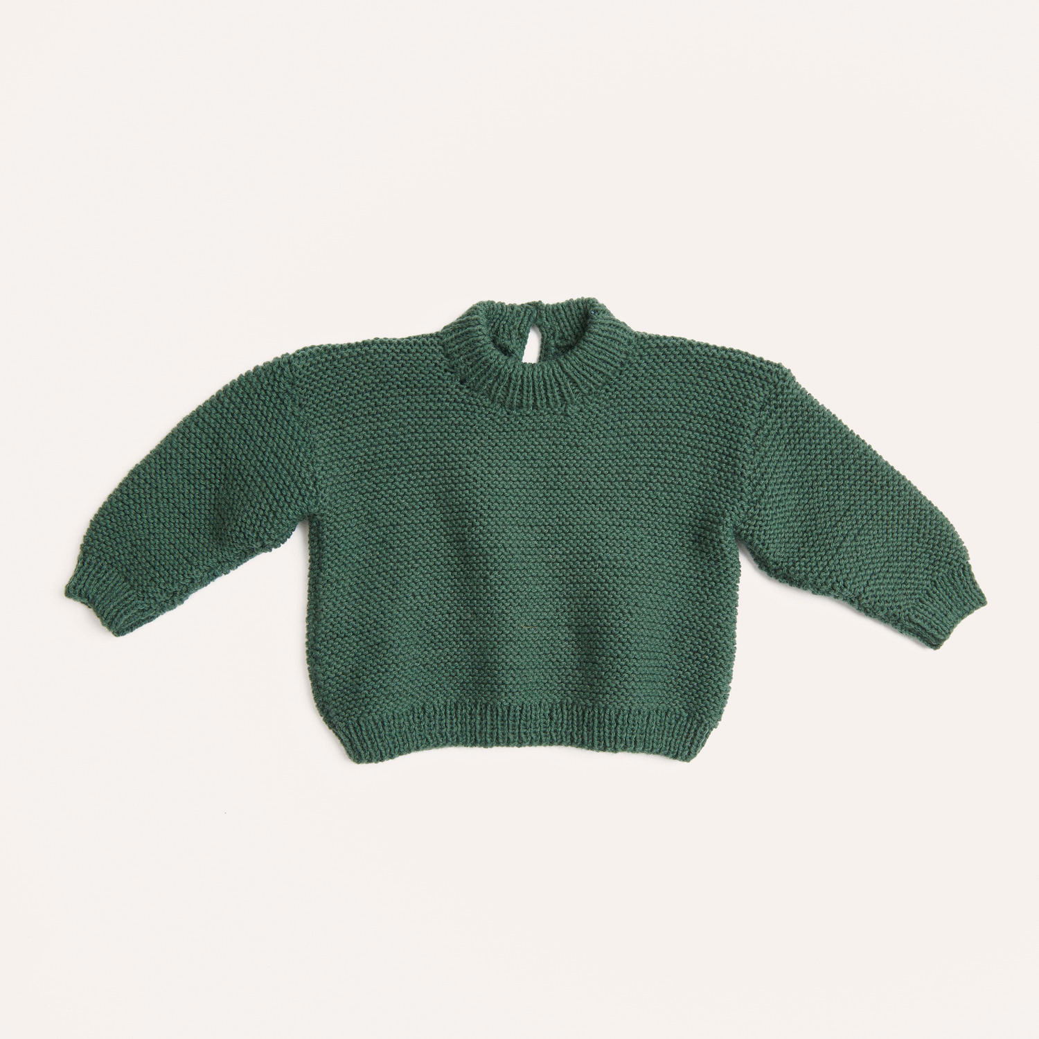 Strickset Pullover Modell 14 aus Rico Baby 040: Grüner Baby-Pullover mit Rundhalsausschnitt, gestrickt aus weichem Garn.