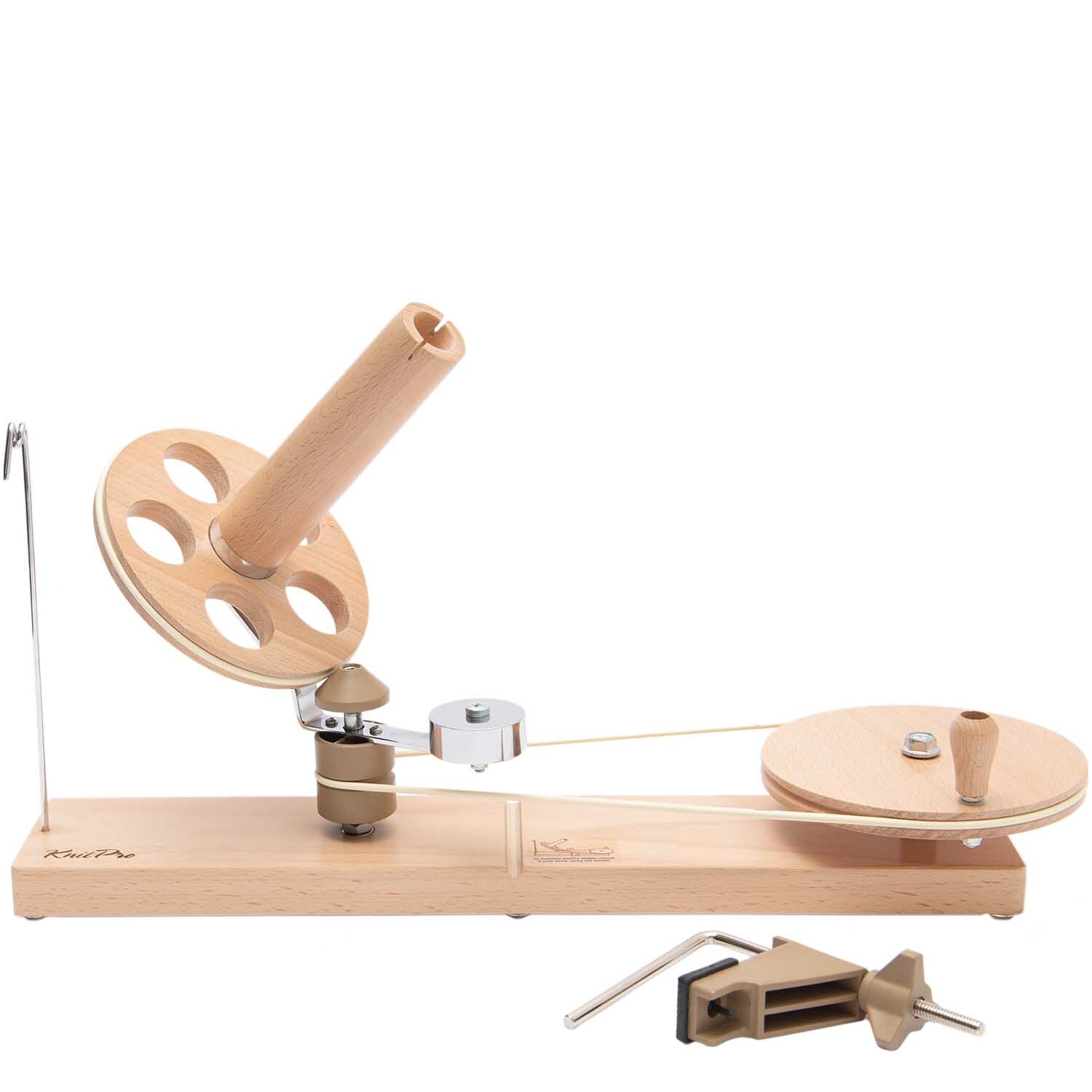 KnitPro Wollwickler aus Holz in Braun, ideal zum einfachen Aufwickeln von Garnen.