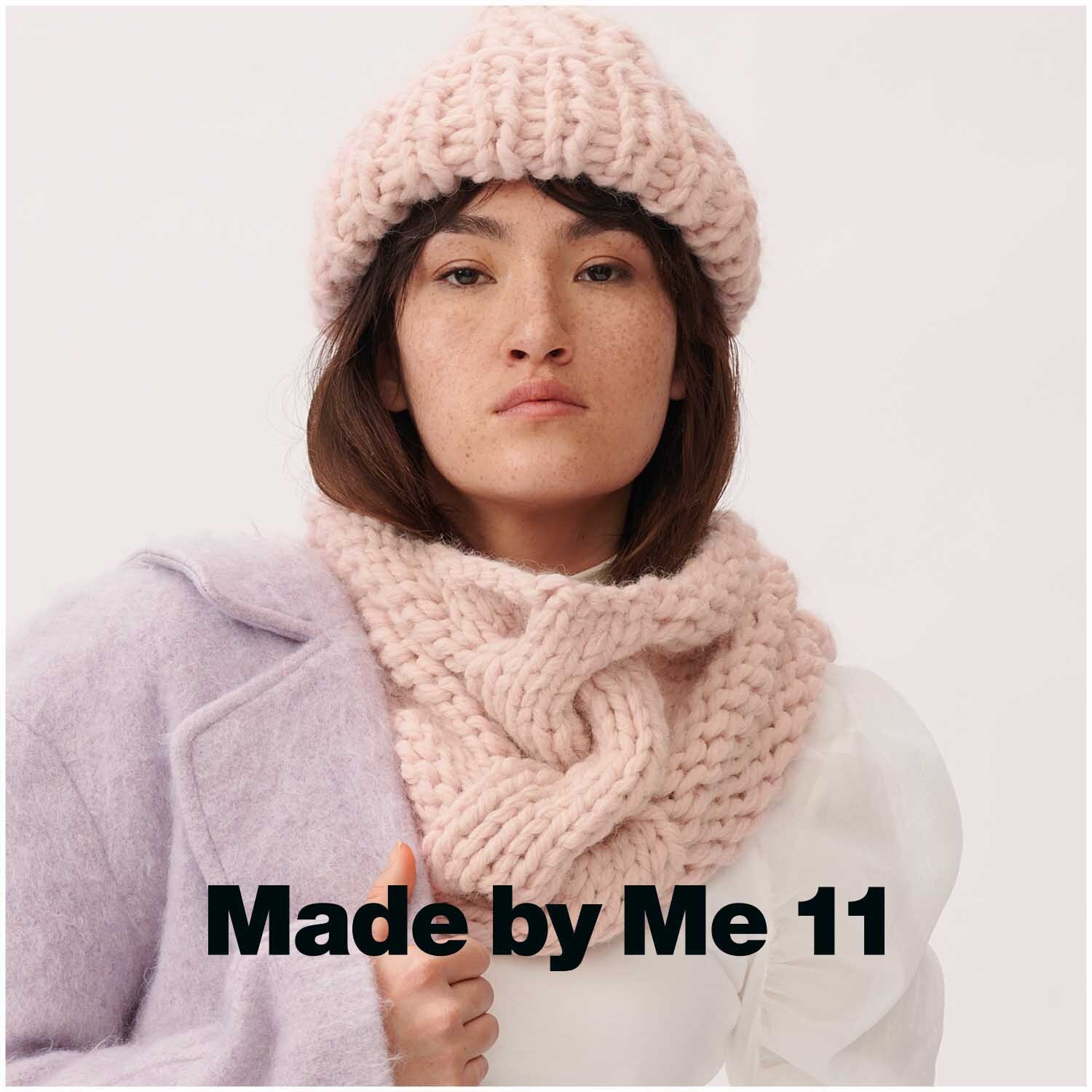 Fashion Alpaca Cozy Up! Weicher, rosa Schal und Mütze aus Alpaka-Wolle von Rico Design, getragen von Frau.