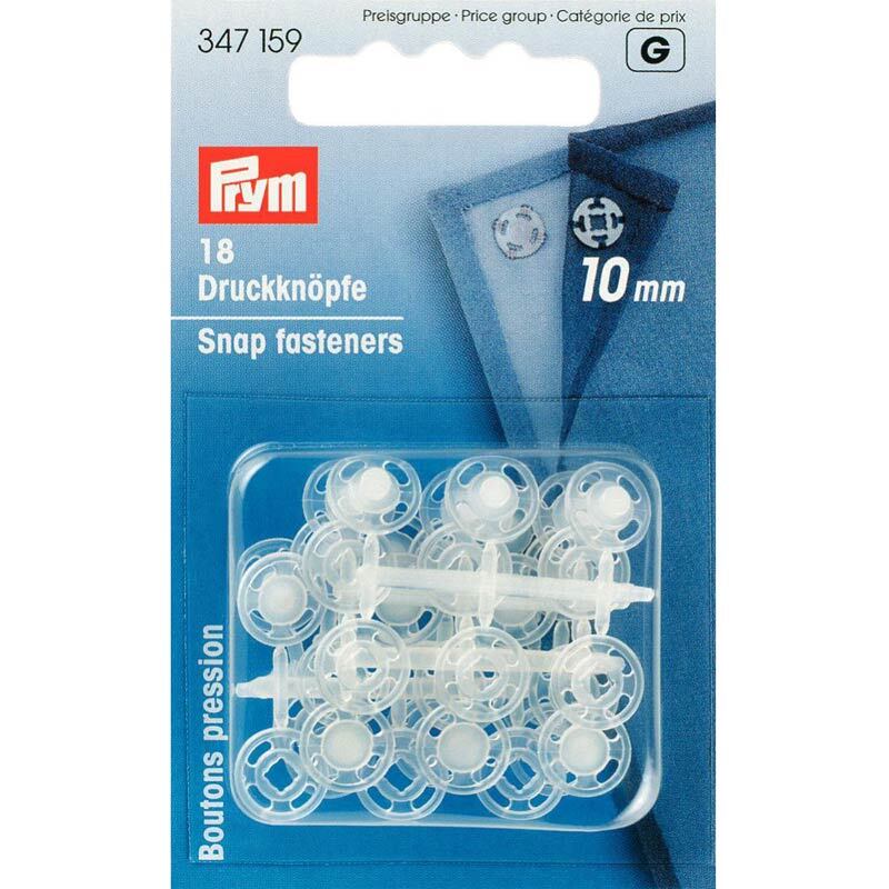 Druckknöpfe zum Annähen transparent 10mm 18 Stück von Prym in Blisterverpackung auf blauem Hintergrund.