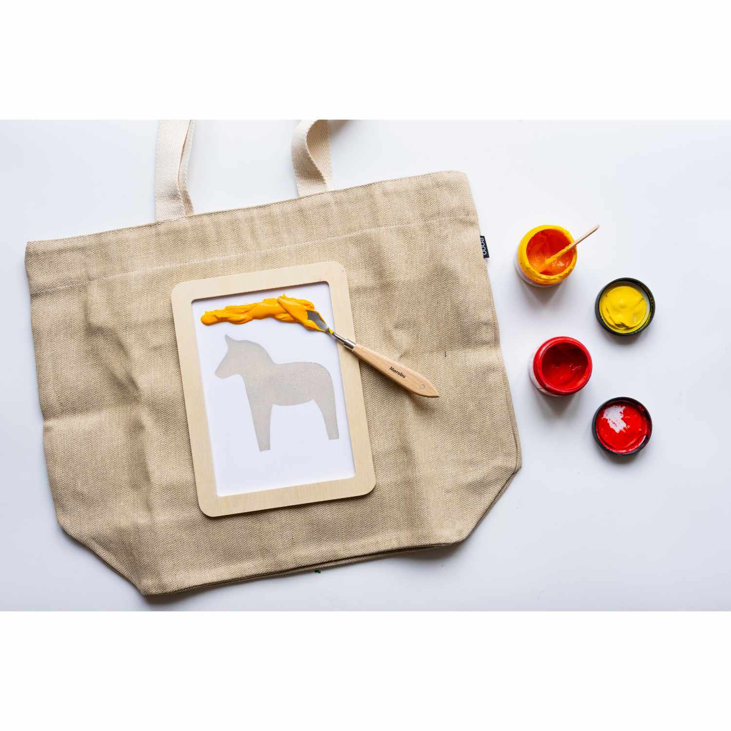 Textil Print Screen Siebdruck Set mit Marabu-Farben, Leinwandtasche und Schablone für kreatives Gestalten.