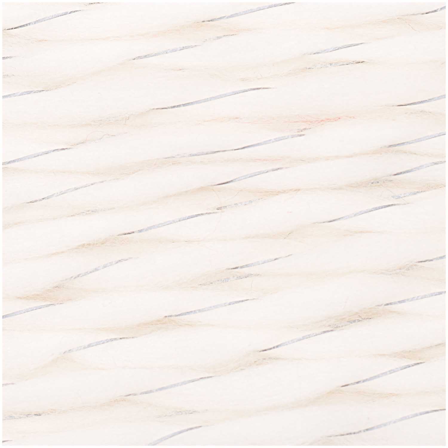 Creative Glühwürmchen: Weiches cremefarbenes Garn von Rico Design, ideal für Strickprojekte.