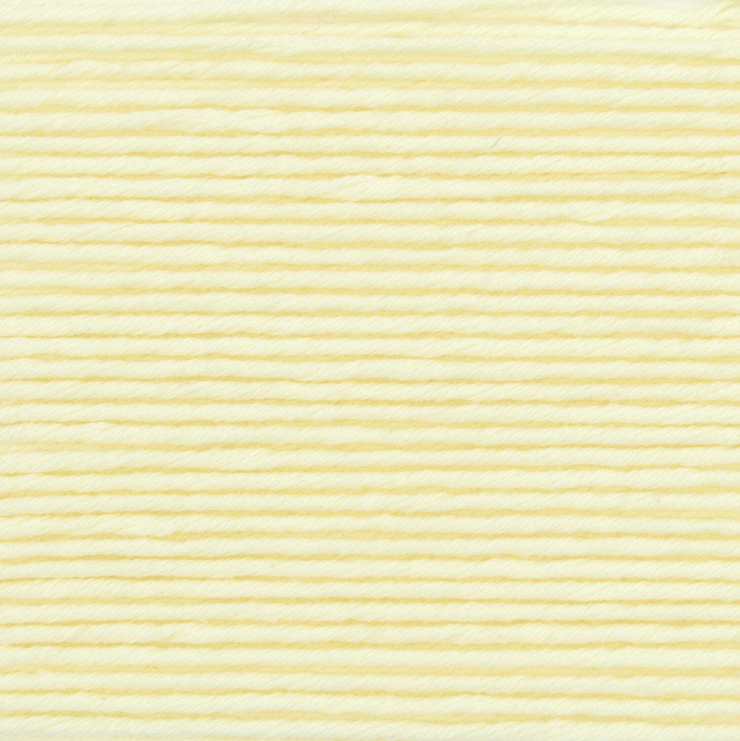 Essentials Organic Cotton aran, weiches Garn in Vanille von Rico Design, ideal für Strickprojekte.