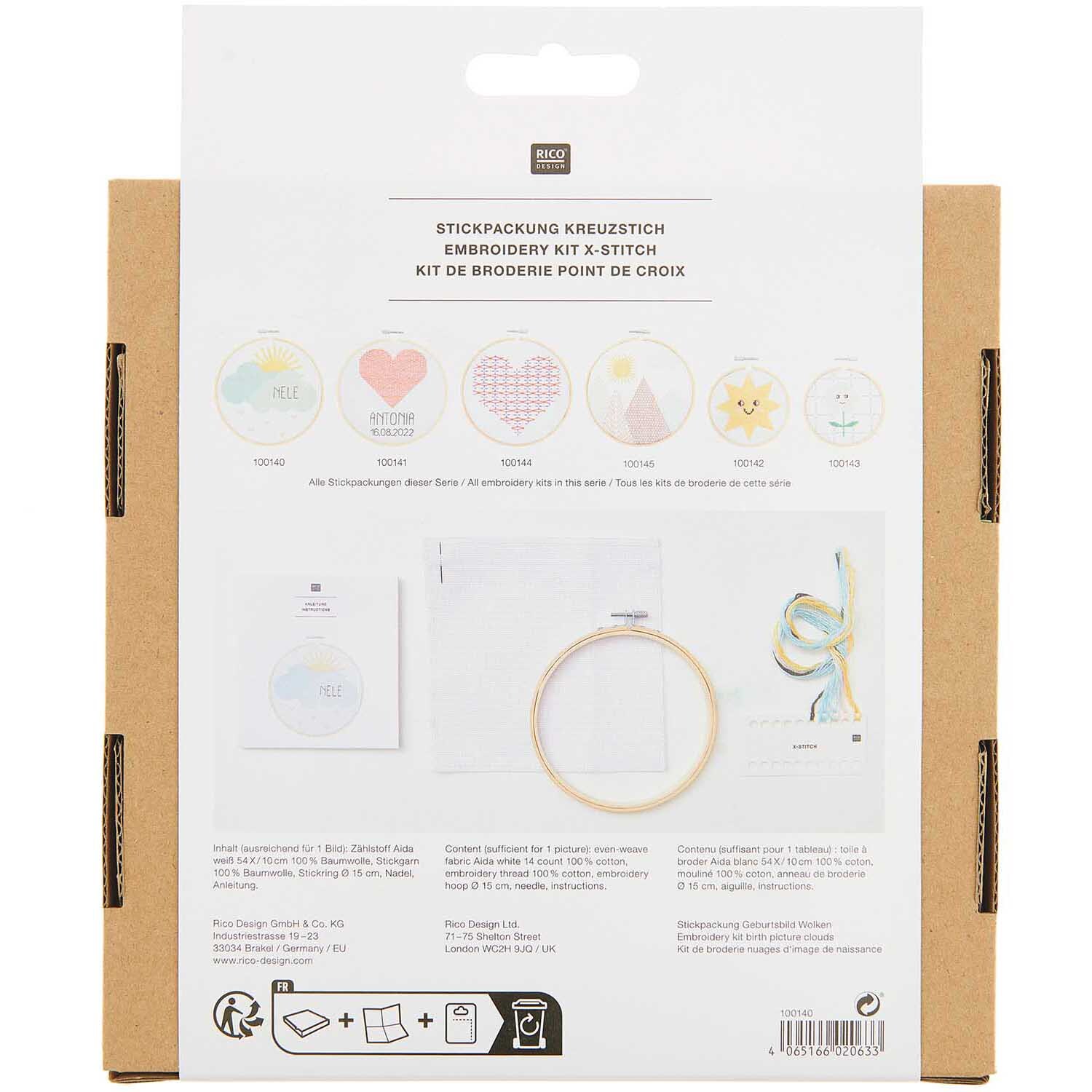 Stickpackung Geburtsbild Wolken von Rico Design zeigt ein Stickset mit Wolkenmotiv und Zubehör. Ideal für kreative Handarbeiten.