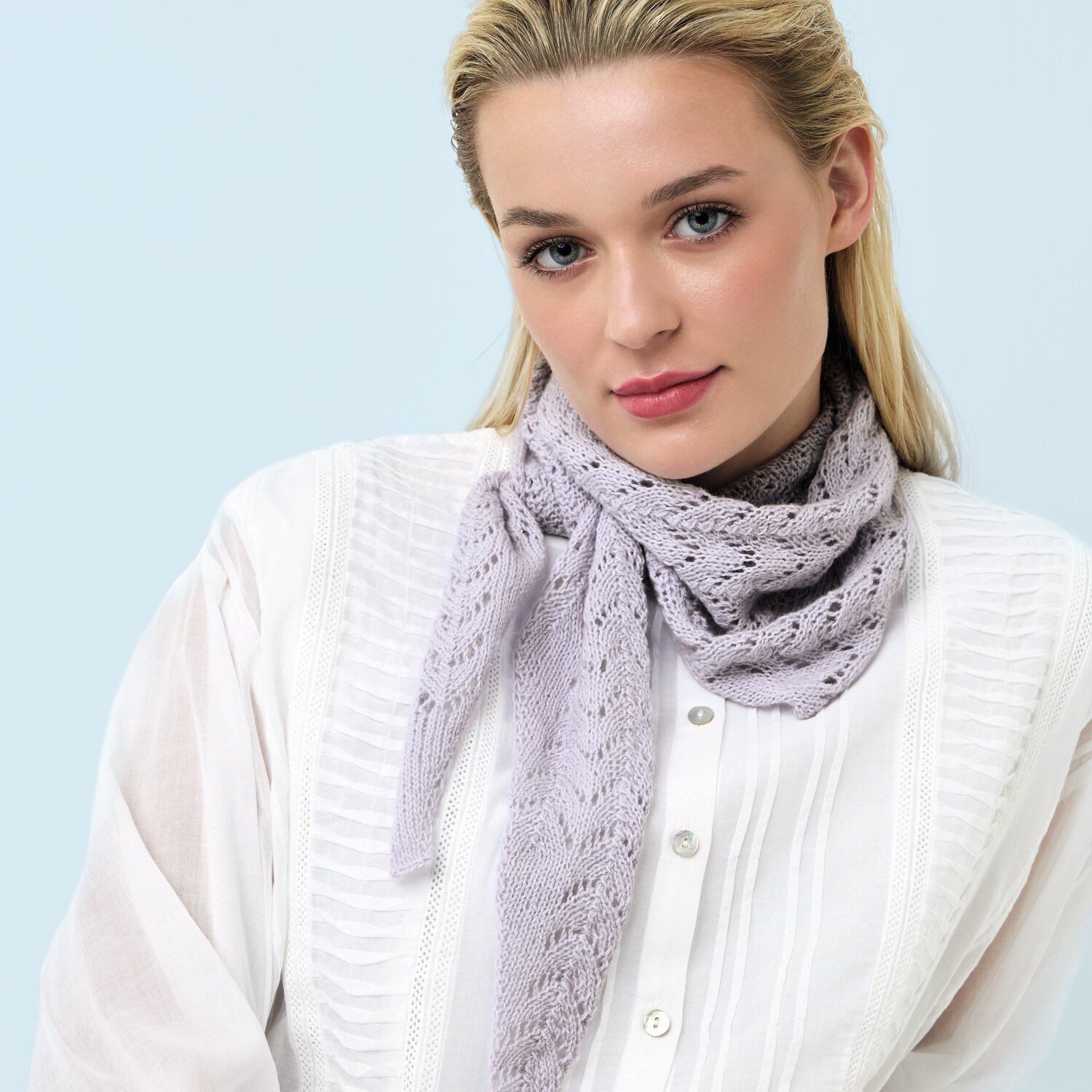 Strickset Mini-Dreieckstuch Modell 04a aus Die Neue Masche No. 12 von idee. Creativmarkt