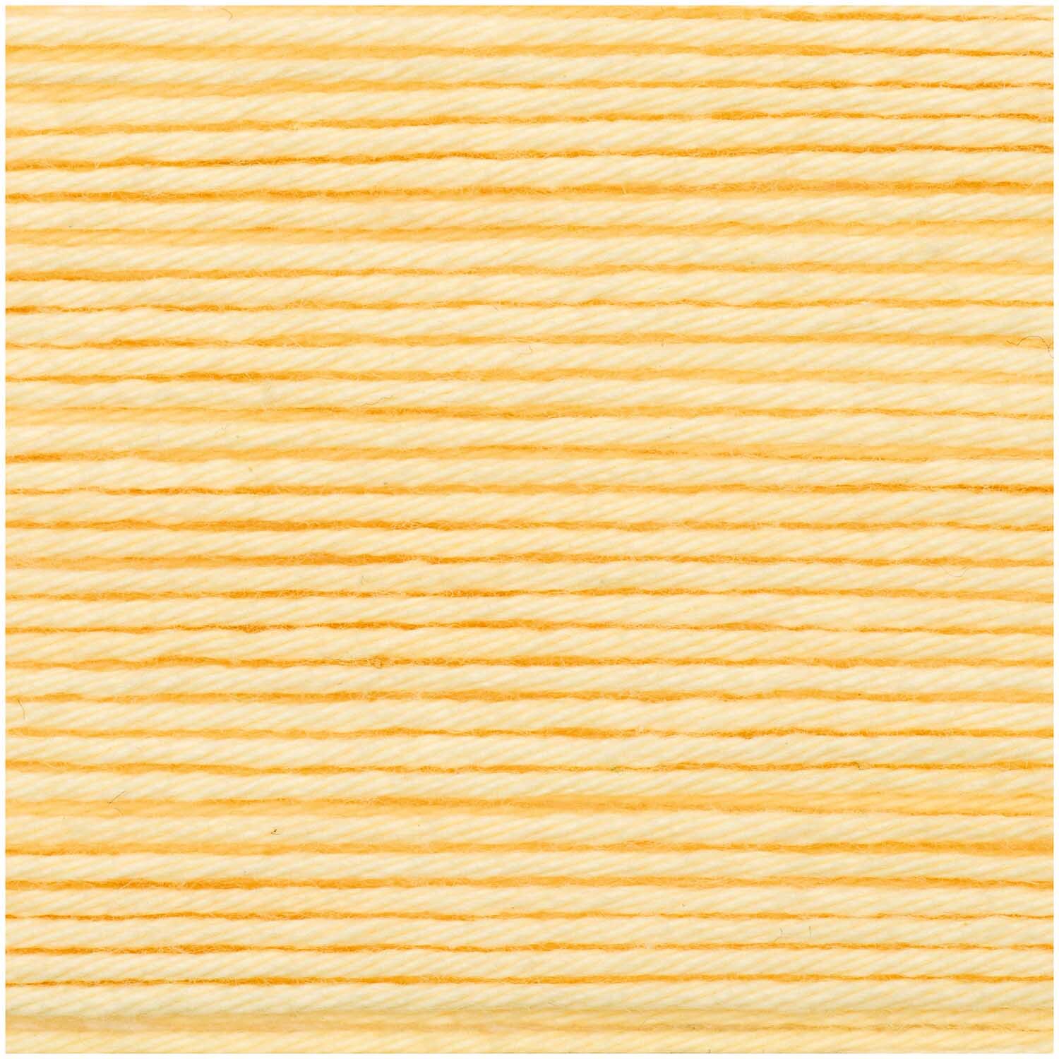 Creative Ricorumi dk von Rico Design in sanftem Vanilleton, 25g. Ideal für kreative Strick- und Häkelprojekte.