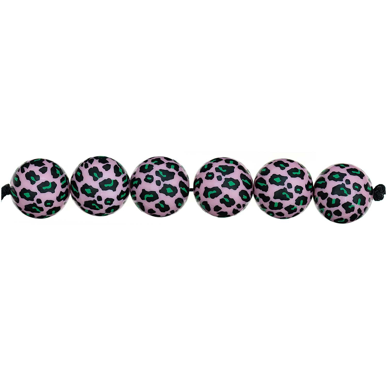 Perlen Acid Leo 16mm 6 Stück von Rico Design in Rosa mit Leopardenmuster, aufgereiht in einer Linie.