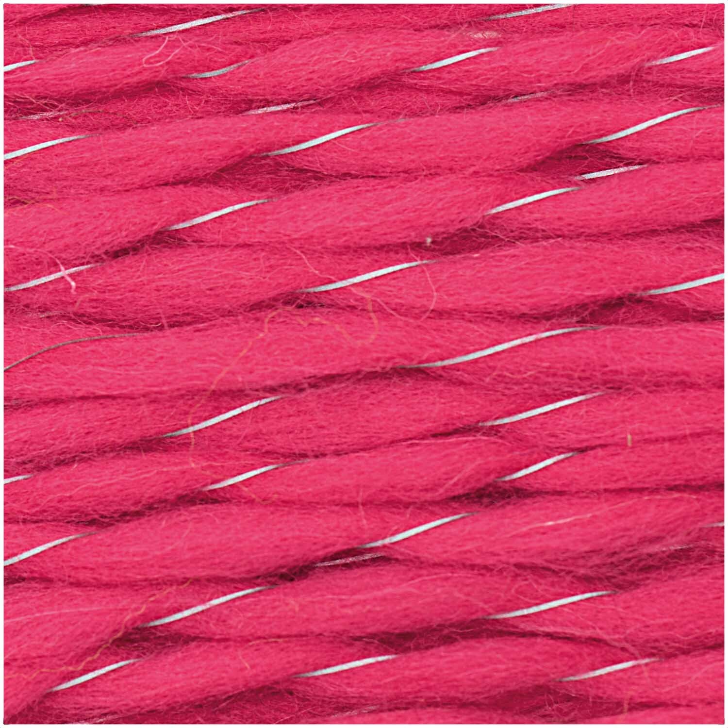 Creative Glühwürmchen Wolle in leuchtendem Pink von Rico Design, Nahaufnahme der weichen Fasern.