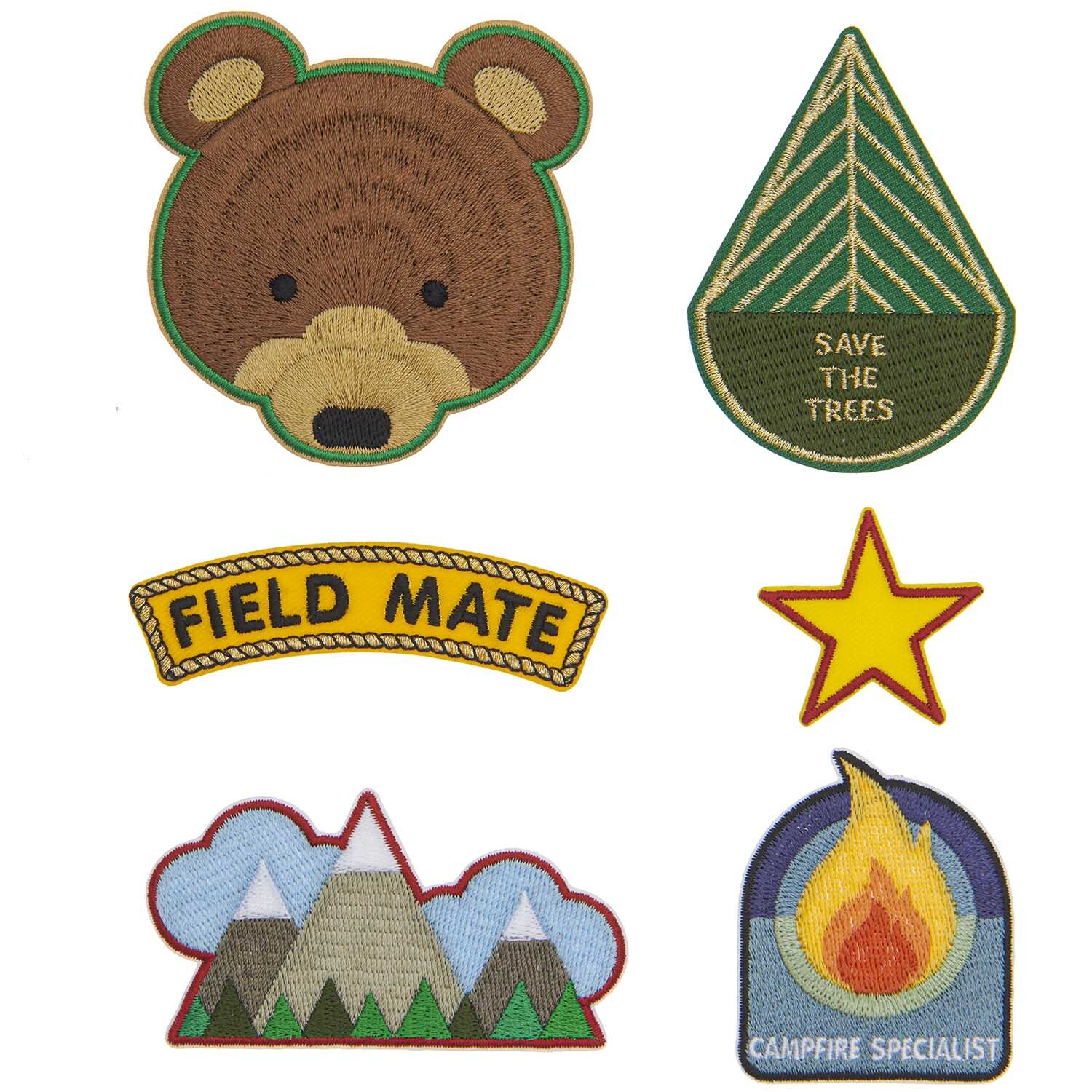 Patches Pfadfinder Bär zum Aufbügeln, 6-teiliges Set von Rico Design mit Bär, Baum, Stern, Berge und Lagerfeuer. Ideal für Outdoor-Enthusiasten.