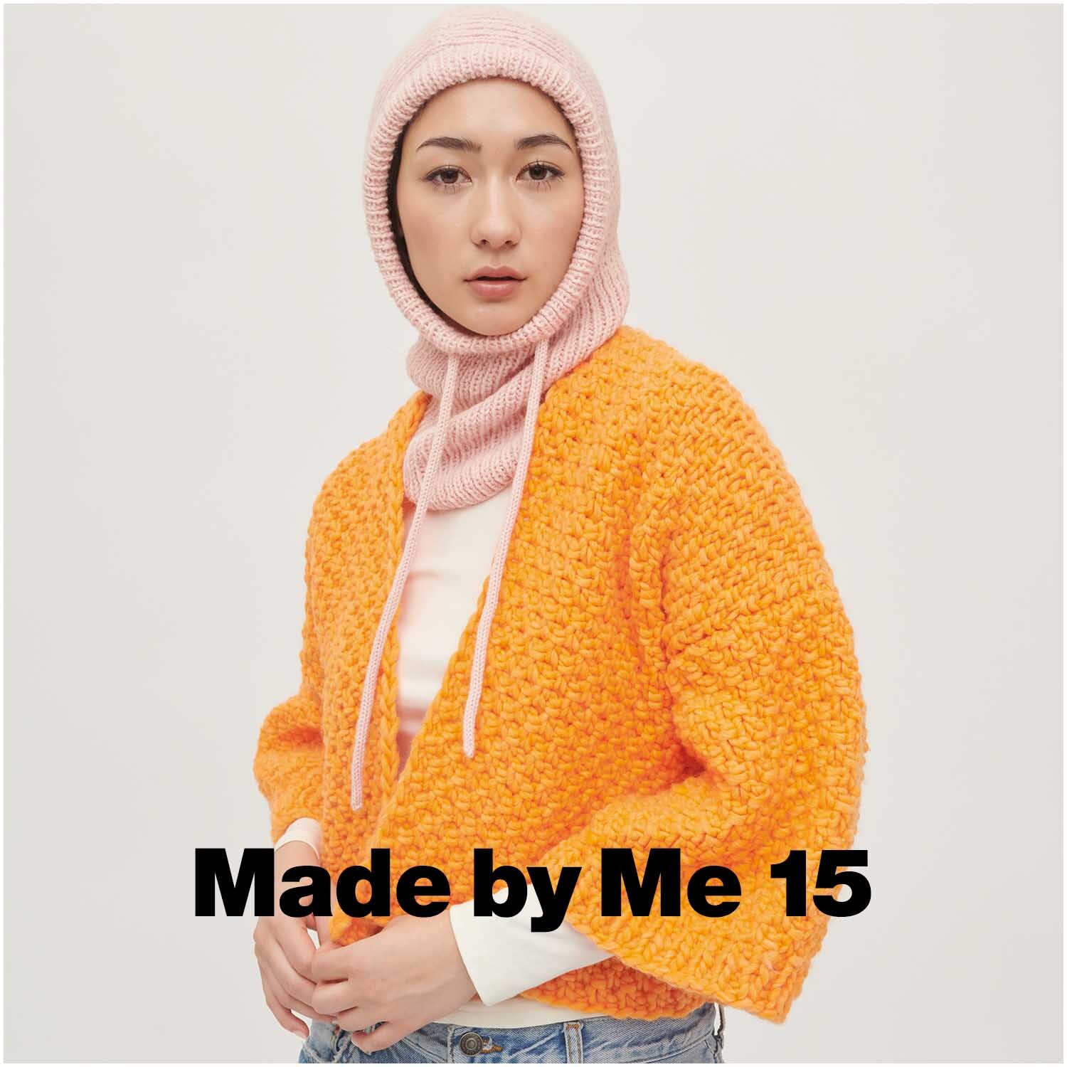 Essentials Baby Alpaca & Merino aran: Frau in orange gestricktem Pullover und puderfarbenem Kopftuch von Rico Design.