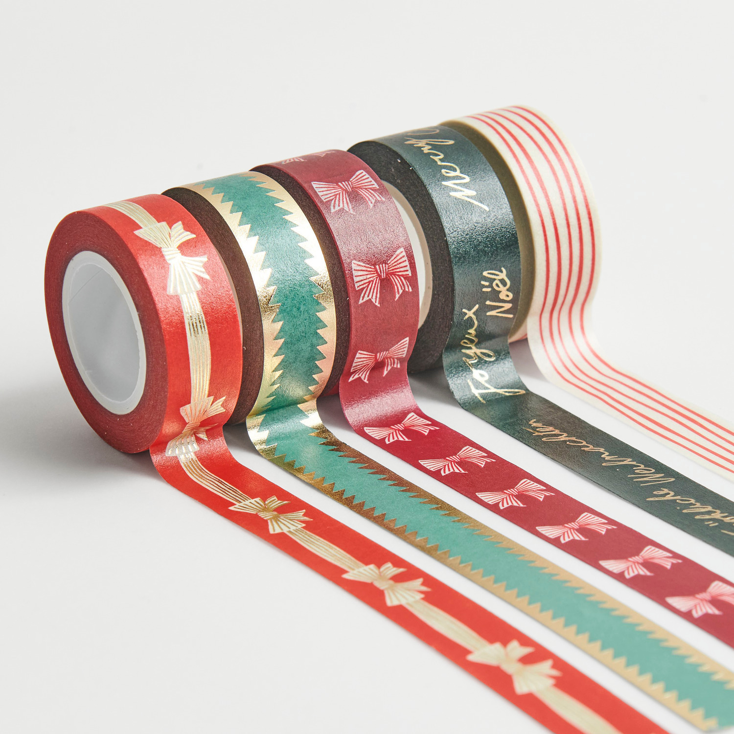 Paper Poetry Tape Set Schleifen Classic, 5 Stück, 1,5cmx10m. Bunte Dekobänder mit Schleifen- und Streifenmustern in festlichen Farben.