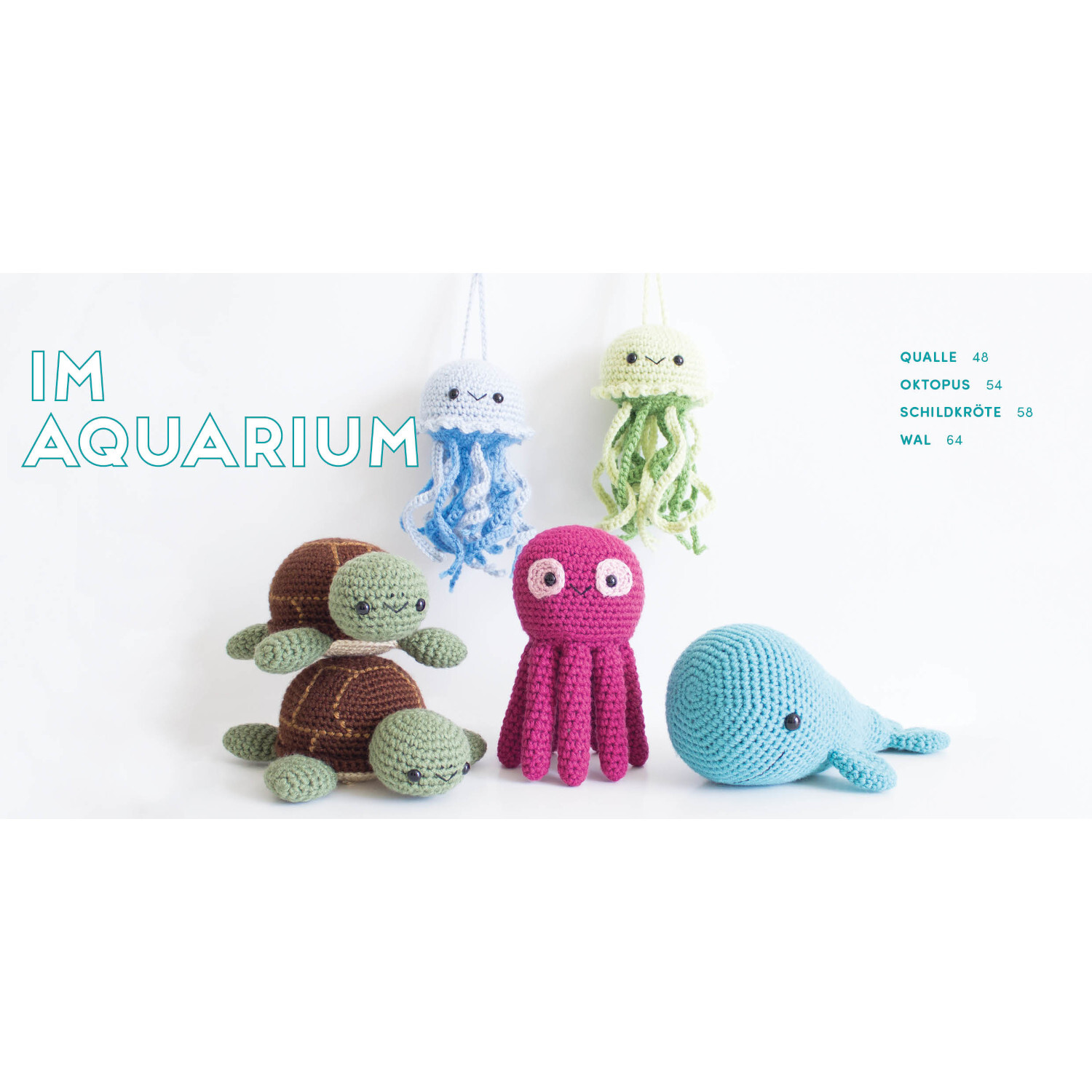 Meine kunterbunte Amigurumi-Welt: Bunte gehäkelte Meerestiere wie Schildkröten, Oktopus und Wal auf weißem Hintergrund.