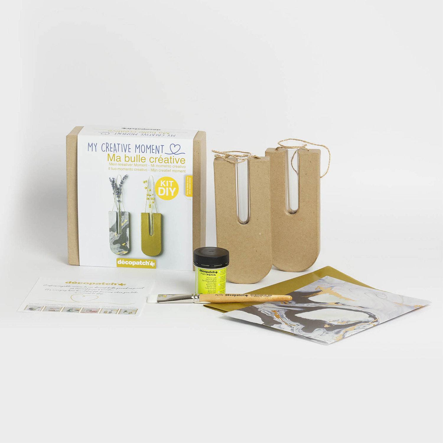 Bastelset Kreativer Moment Stielvase mit décopatch-Papier, Pinsel und Kleber für DIY-Projekte. Ideal für kreative Dekorationen.