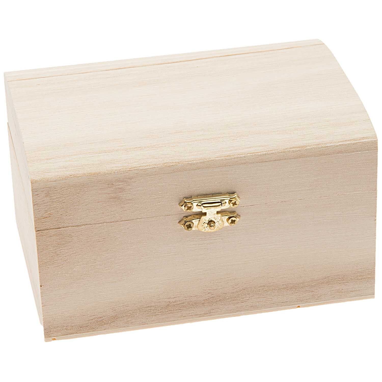 Schatulle mittel von Rico Design aus hellem Holz mit goldfarbenem Verschluss, Größe 15x10x8,5 cm.