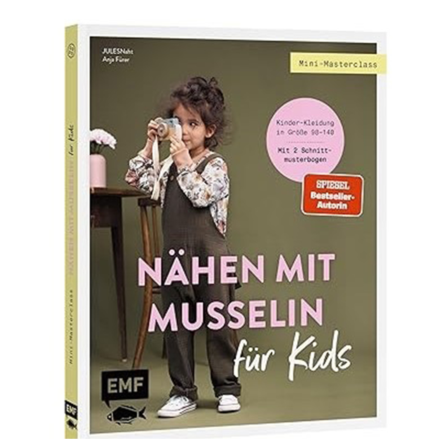 Mini-Masterclass – Nähen mit Musselin: Buchcover zeigt Kind in Musselin-Kleidung. EMF Verlag.