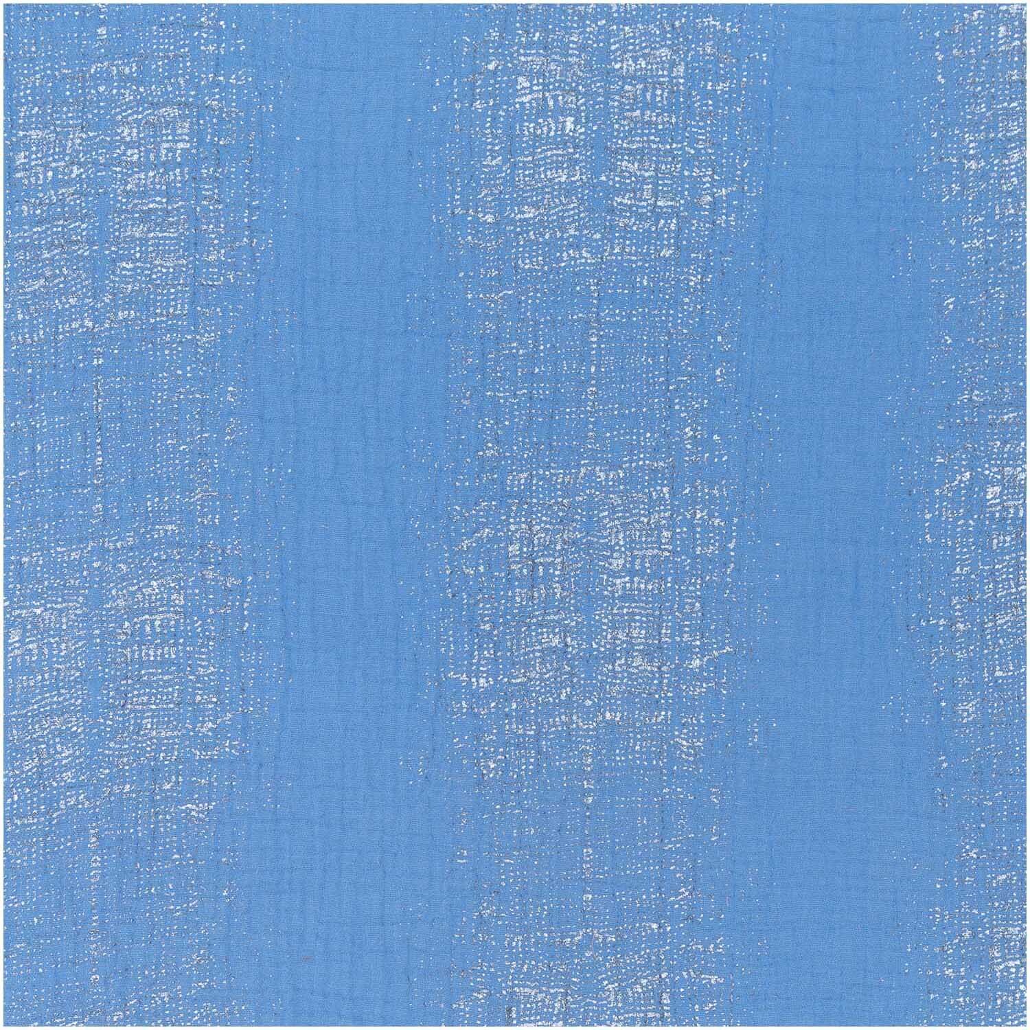 Stoffabschnitt Krinkelmusselin azur von Rico Design, zeigt eine strukturierte, blaue Textur.